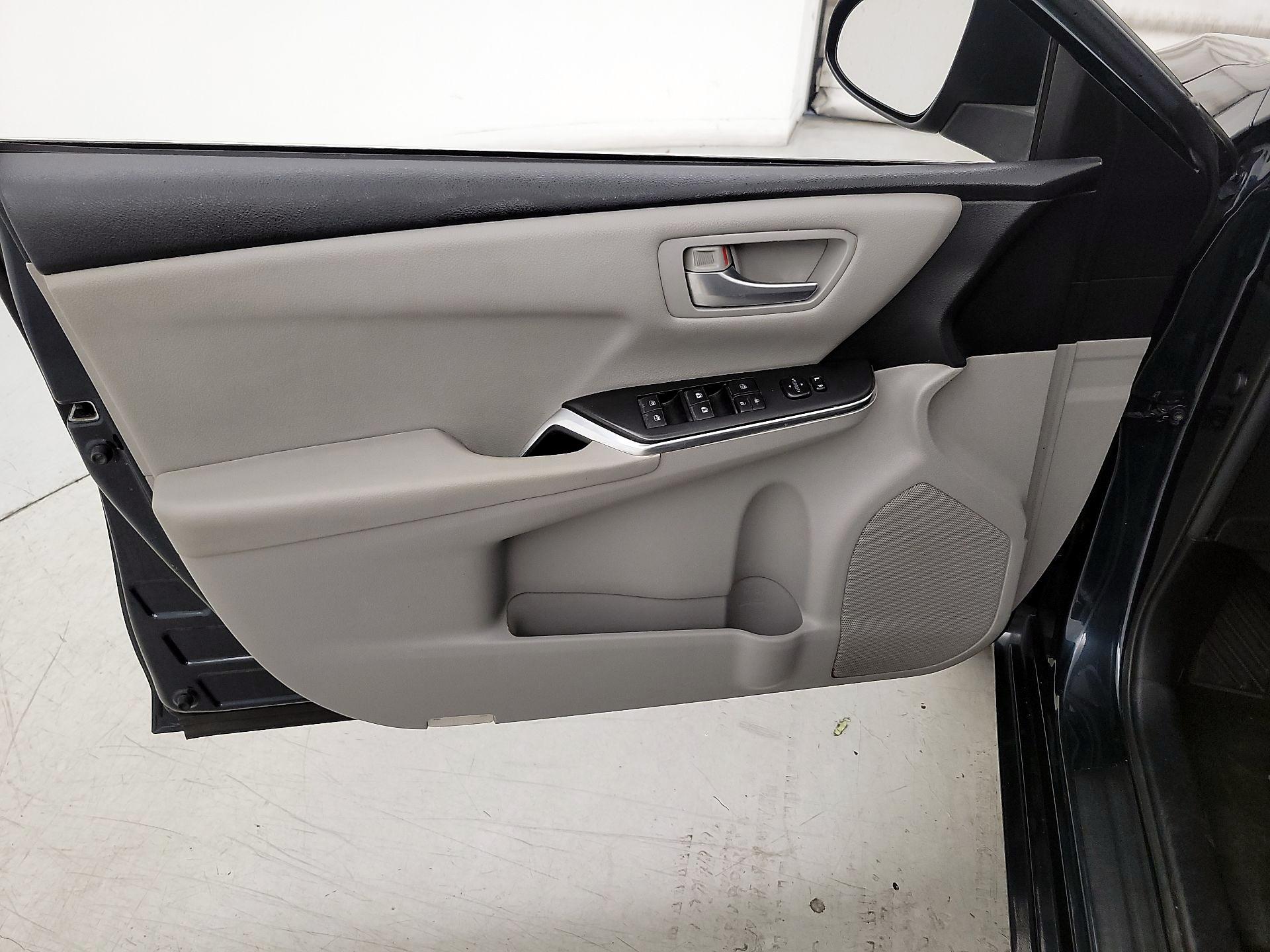 Thumbnail: 2017 Toyota Camry - 12