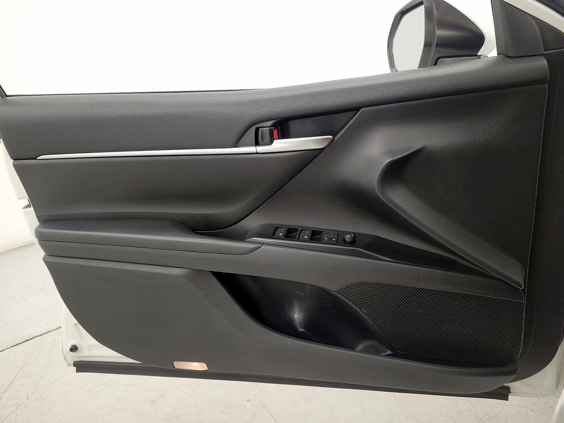 Thumbnail: 2019 Toyota Camry - 12