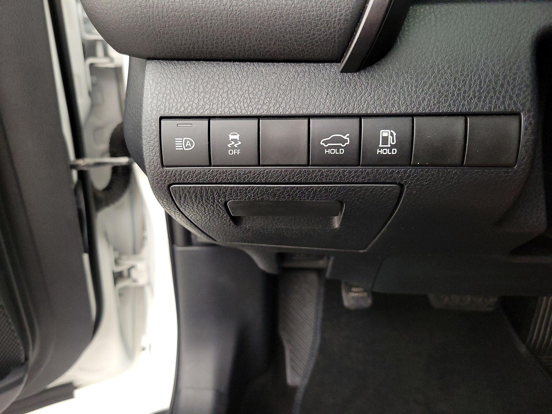 Thumbnail: 2019 Toyota Camry - 13