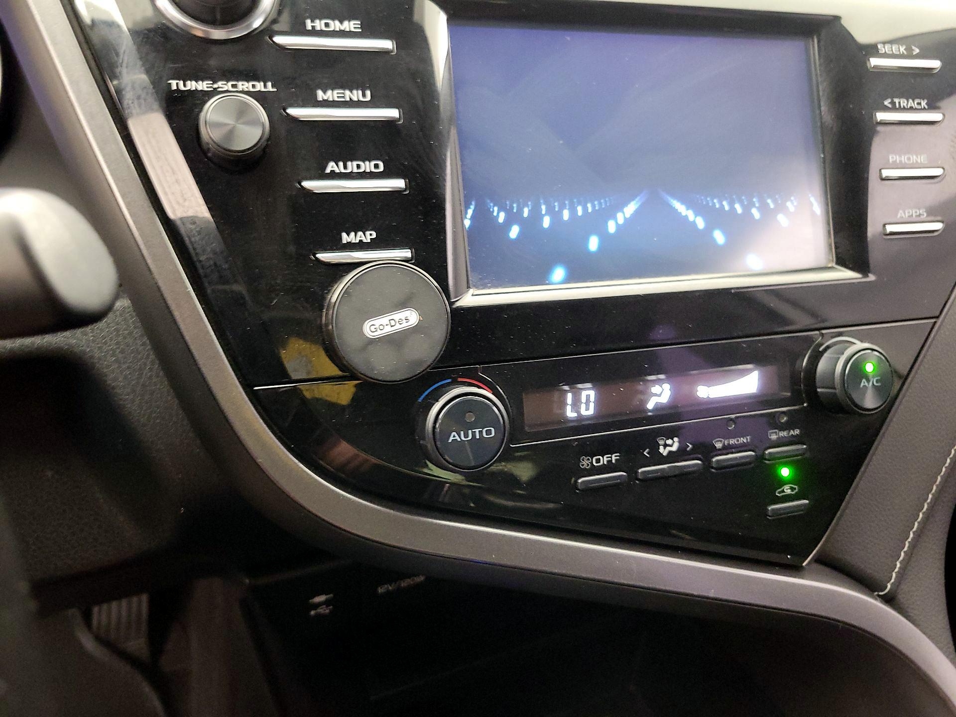 Thumbnail: 2019 Toyota Camry - 16