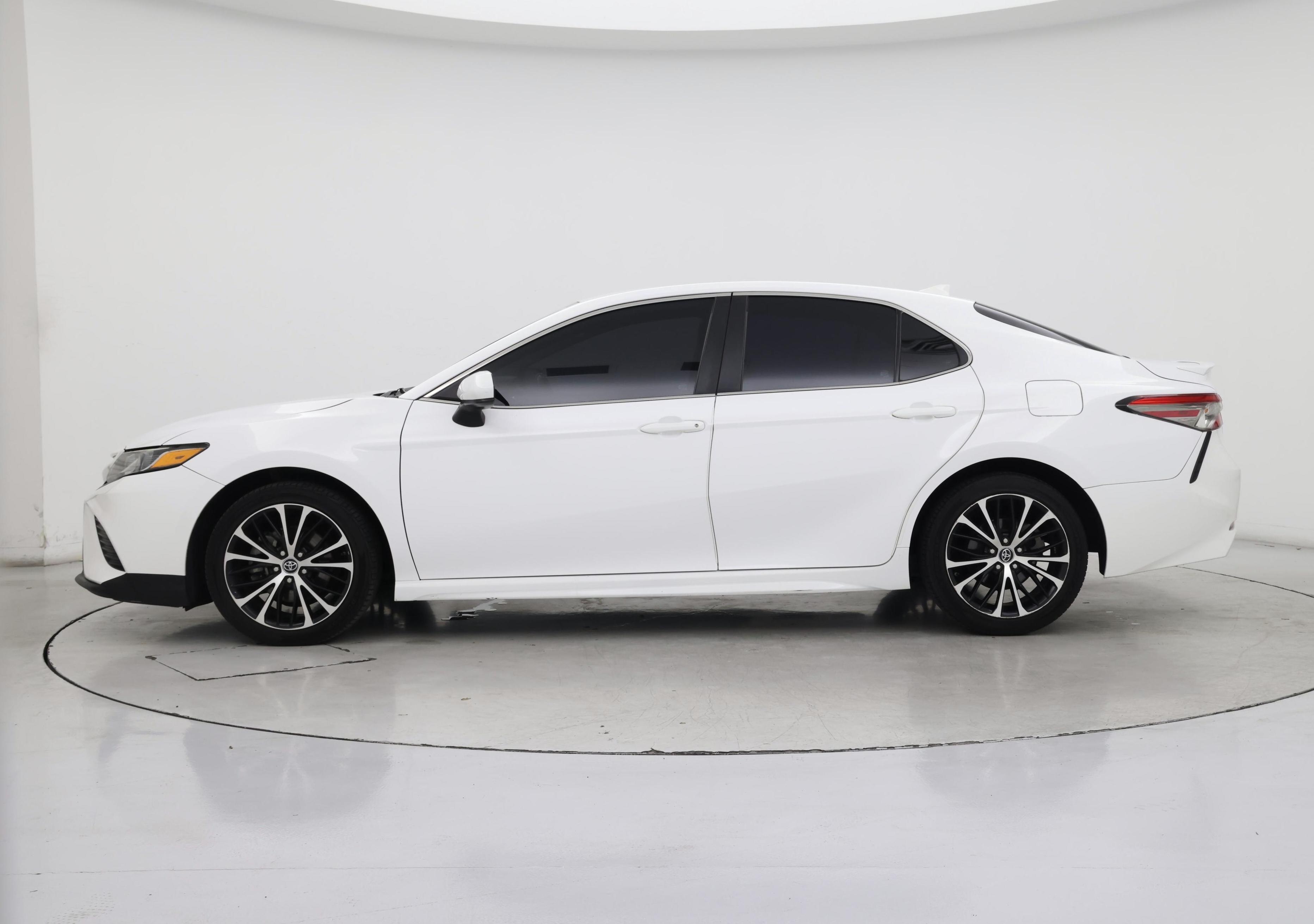 Thumbnail: 2019 Toyota Camry - 3