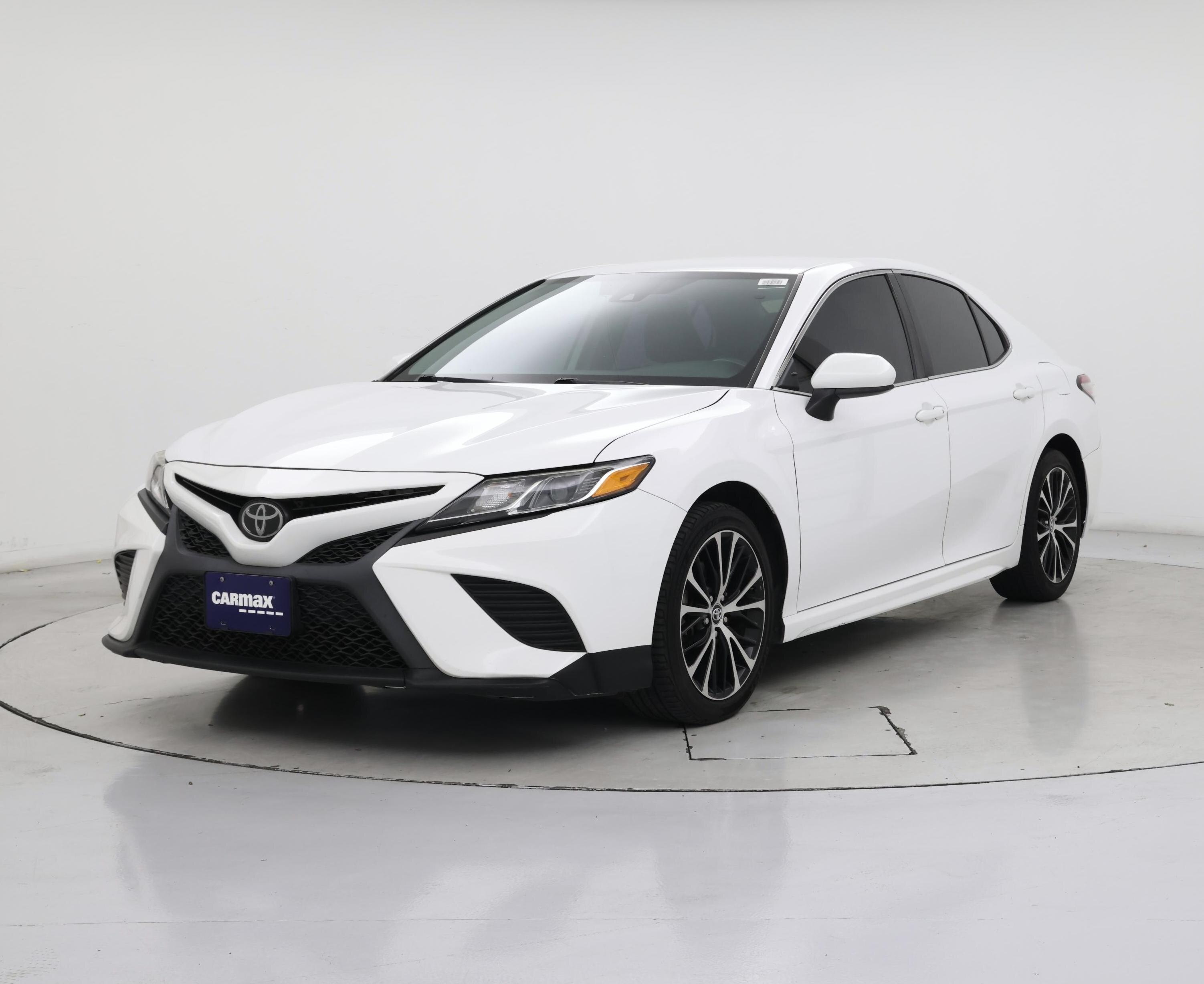 Thumbnail: 2019 Toyota Camry - 4