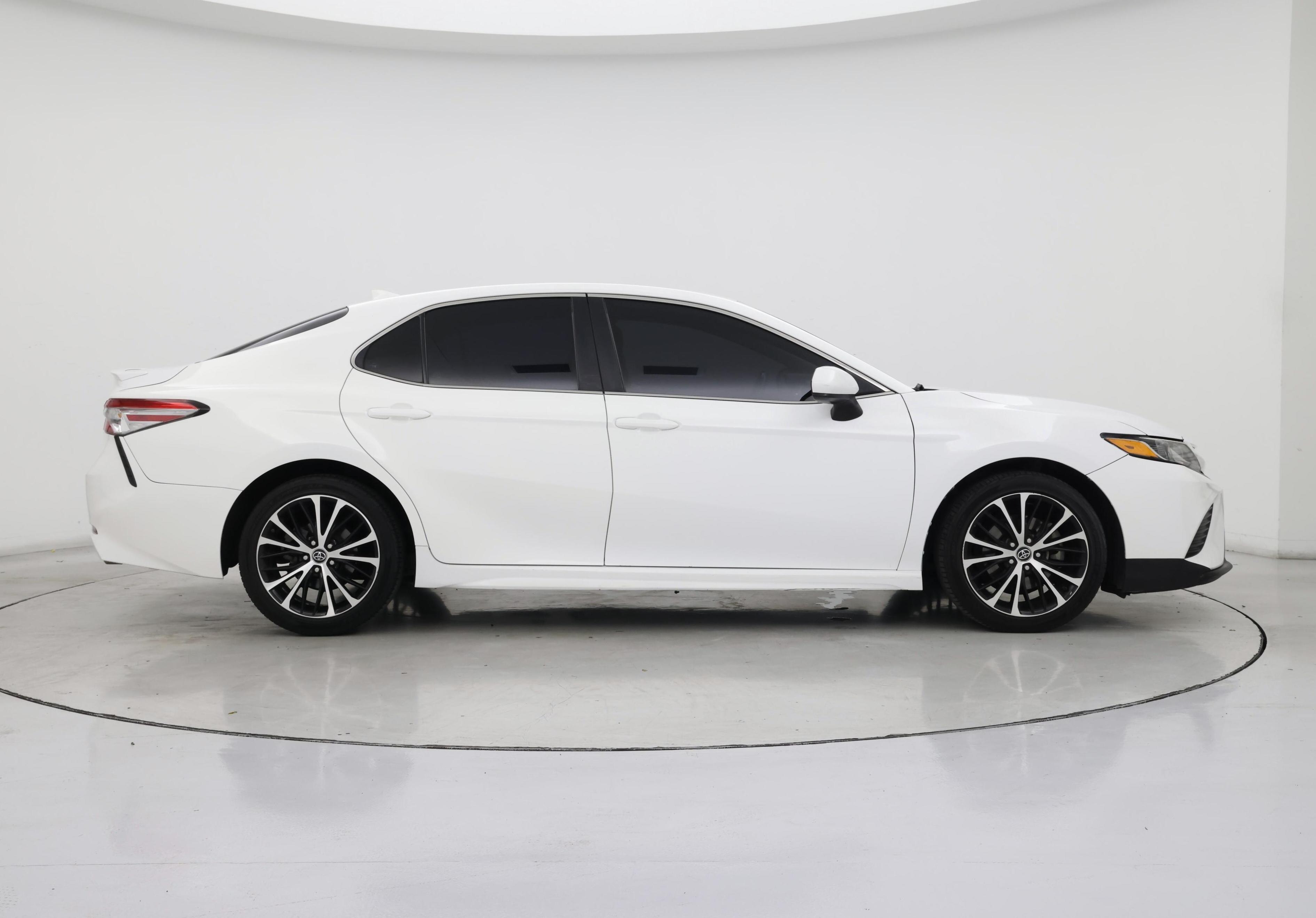 Thumbnail: 2019 Toyota Camry - 7