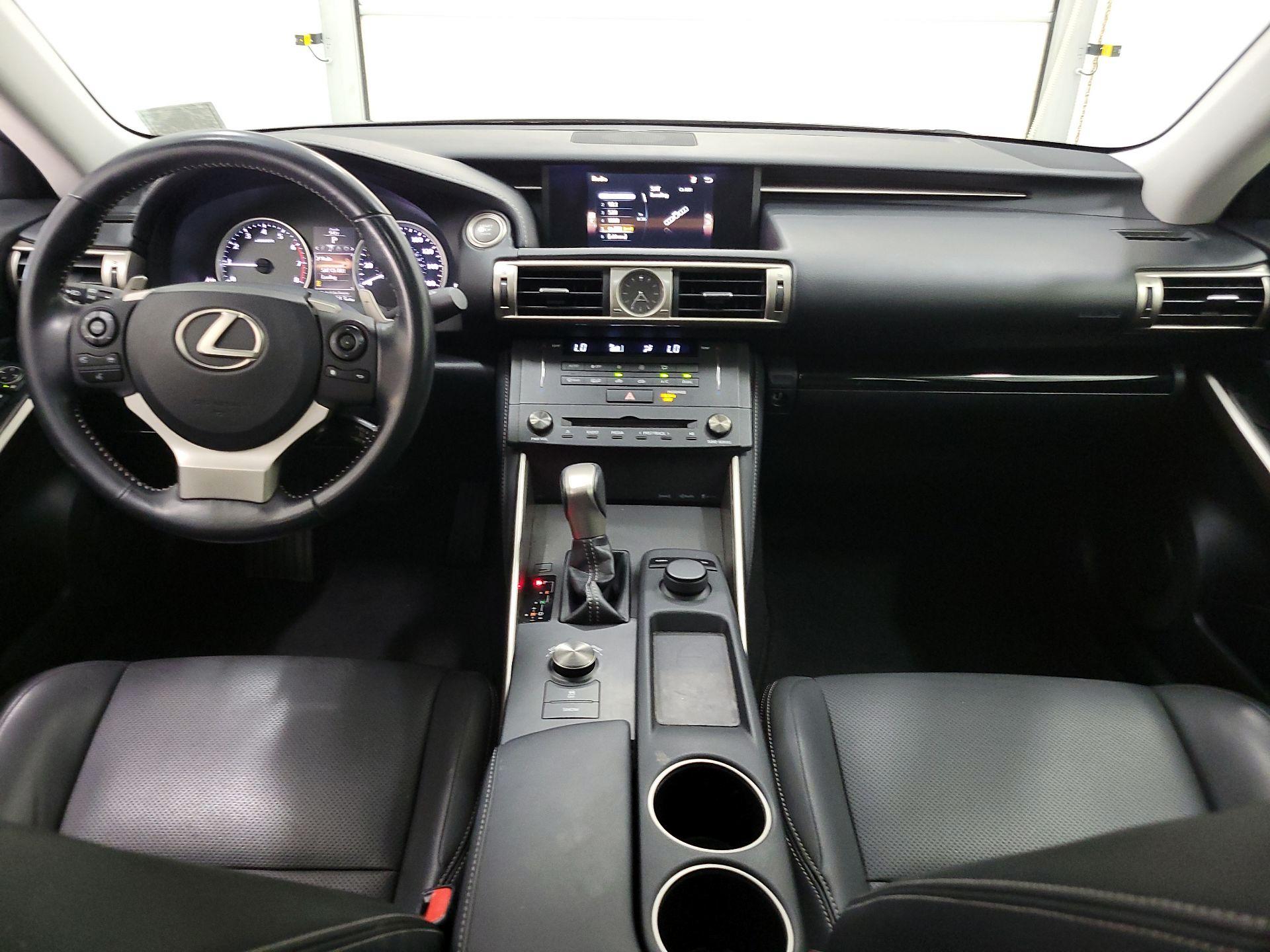 Thumbnail: 2016 Lexus IS - 9
