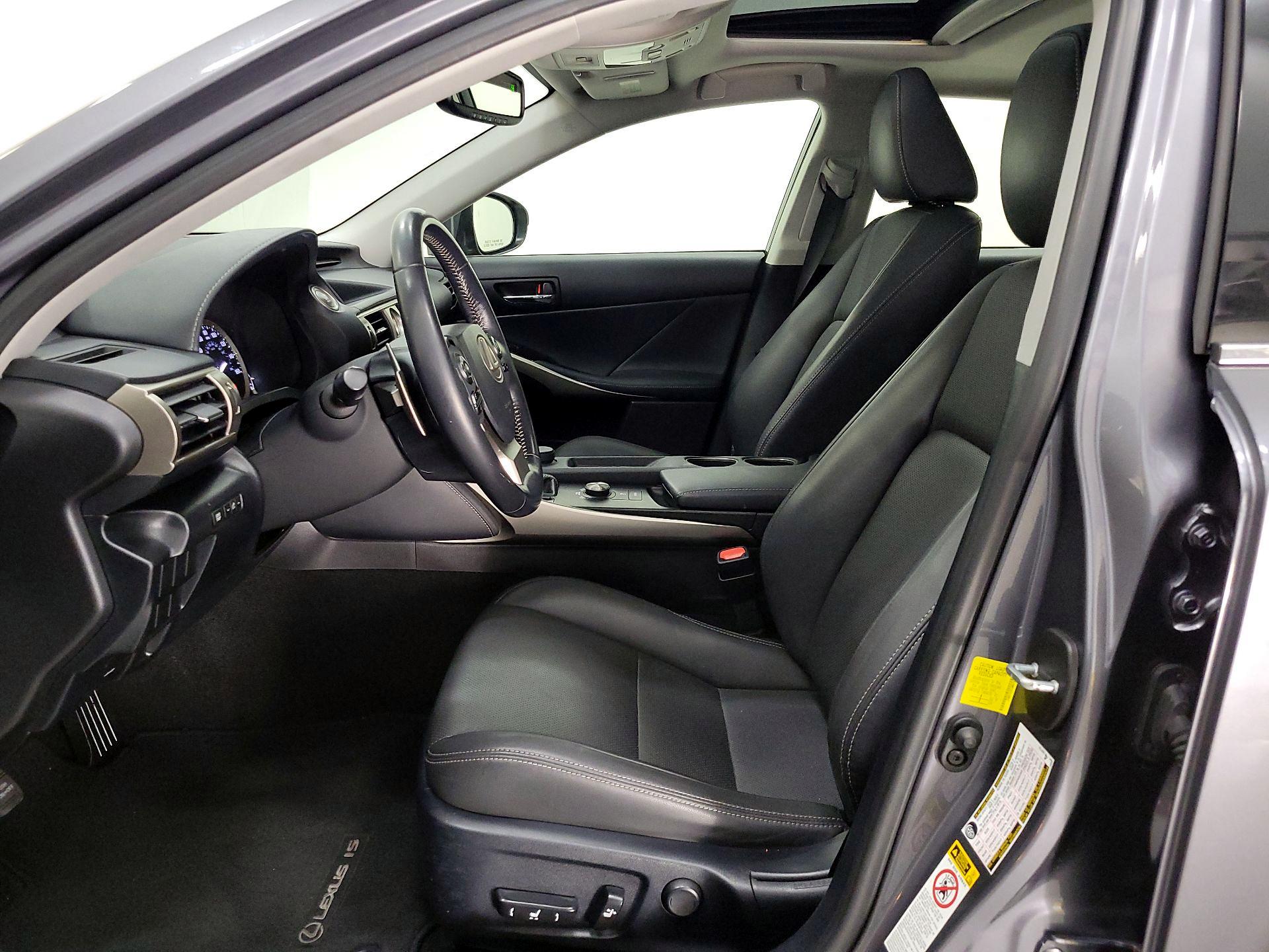 Thumbnail: 2016 Lexus IS - 11