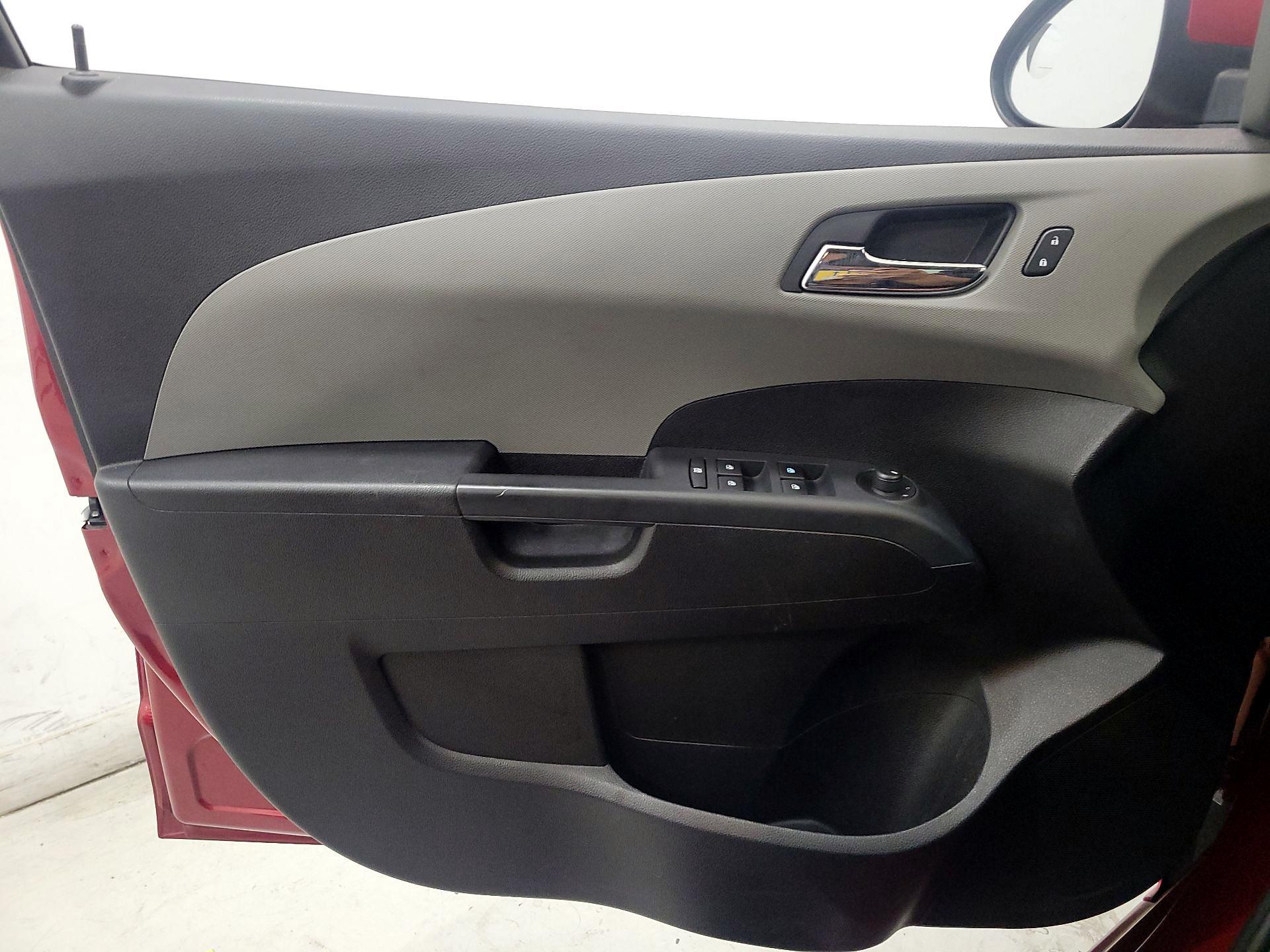 Thumbnail: 2014 Chevrolet Sonic - 12