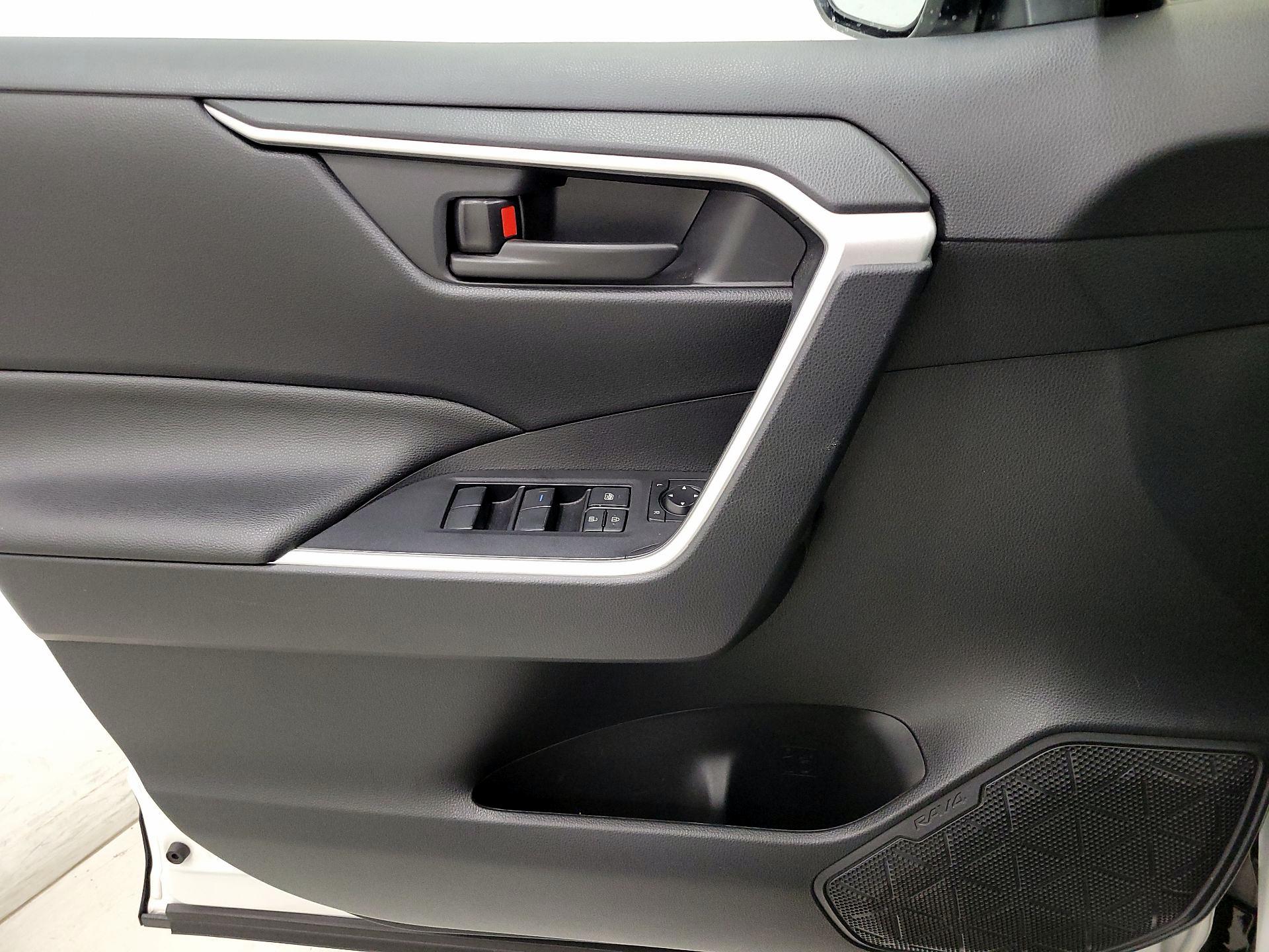 Thumbnail: 2021 Toyota RAV4 - 12