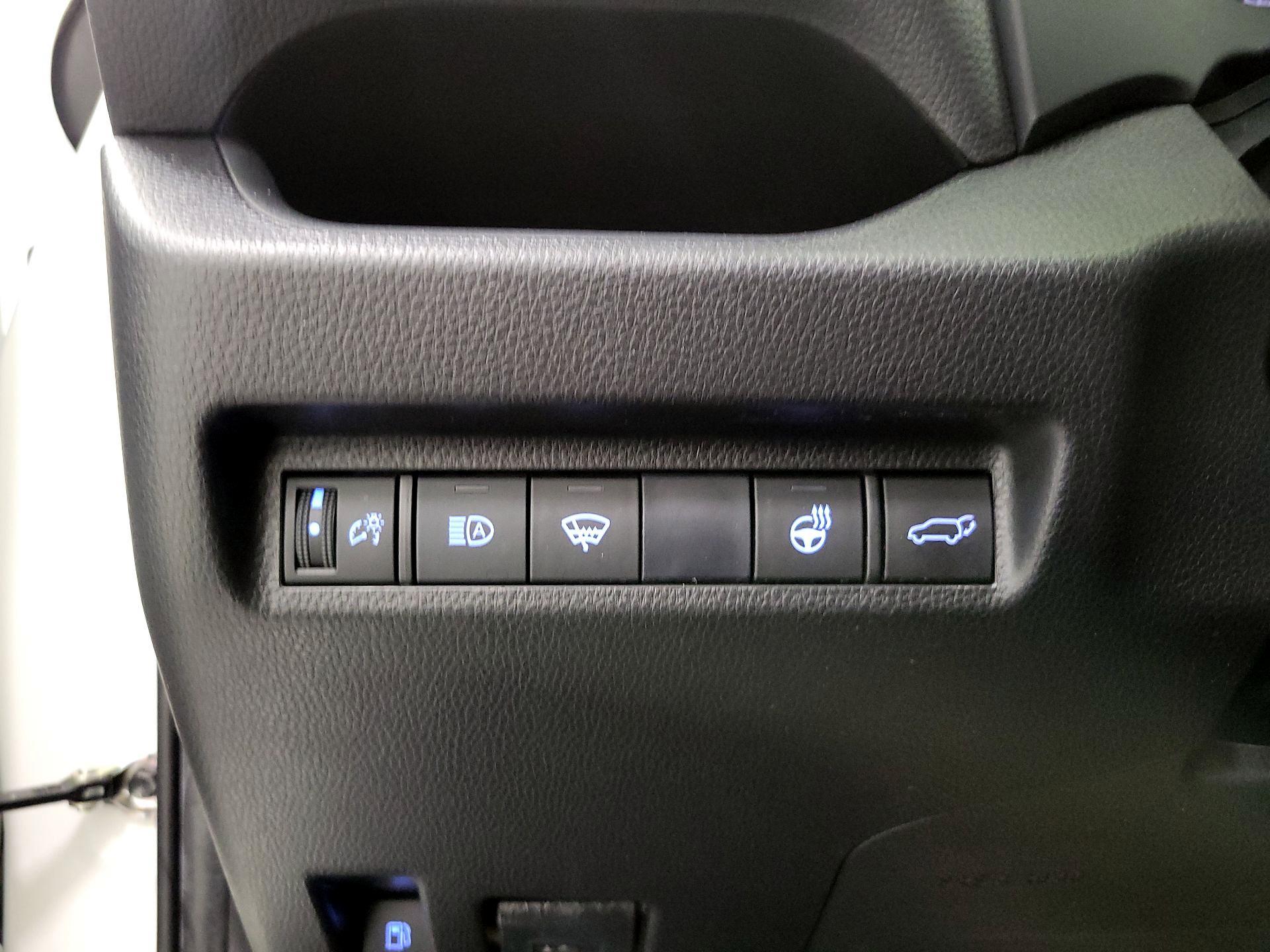 Thumbnail: 2021 Toyota RAV4 - 13