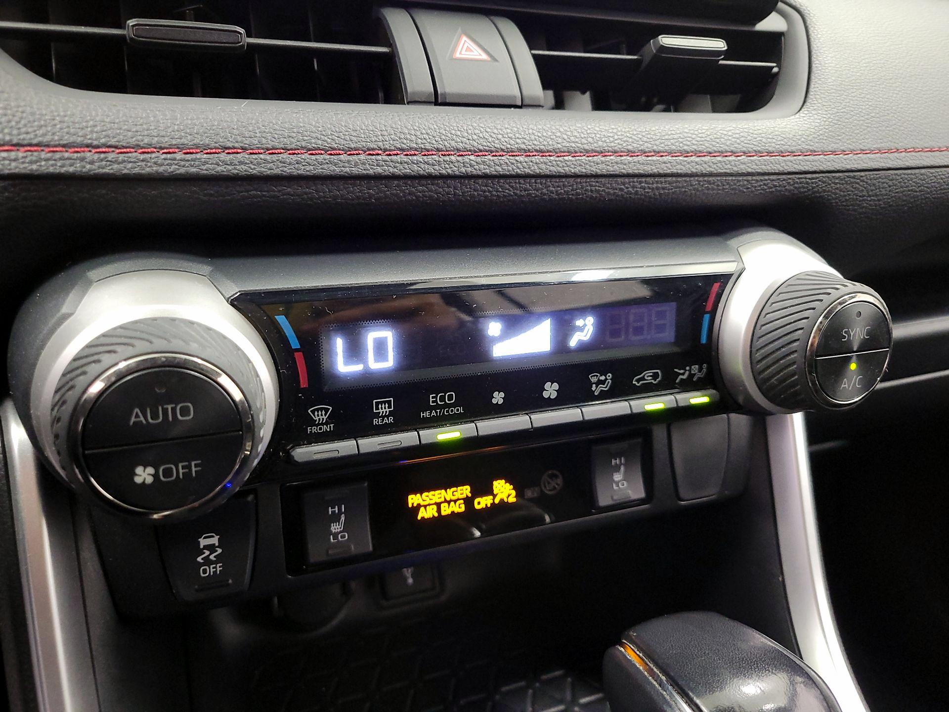 Thumbnail: 2021 Toyota RAV4 - 16