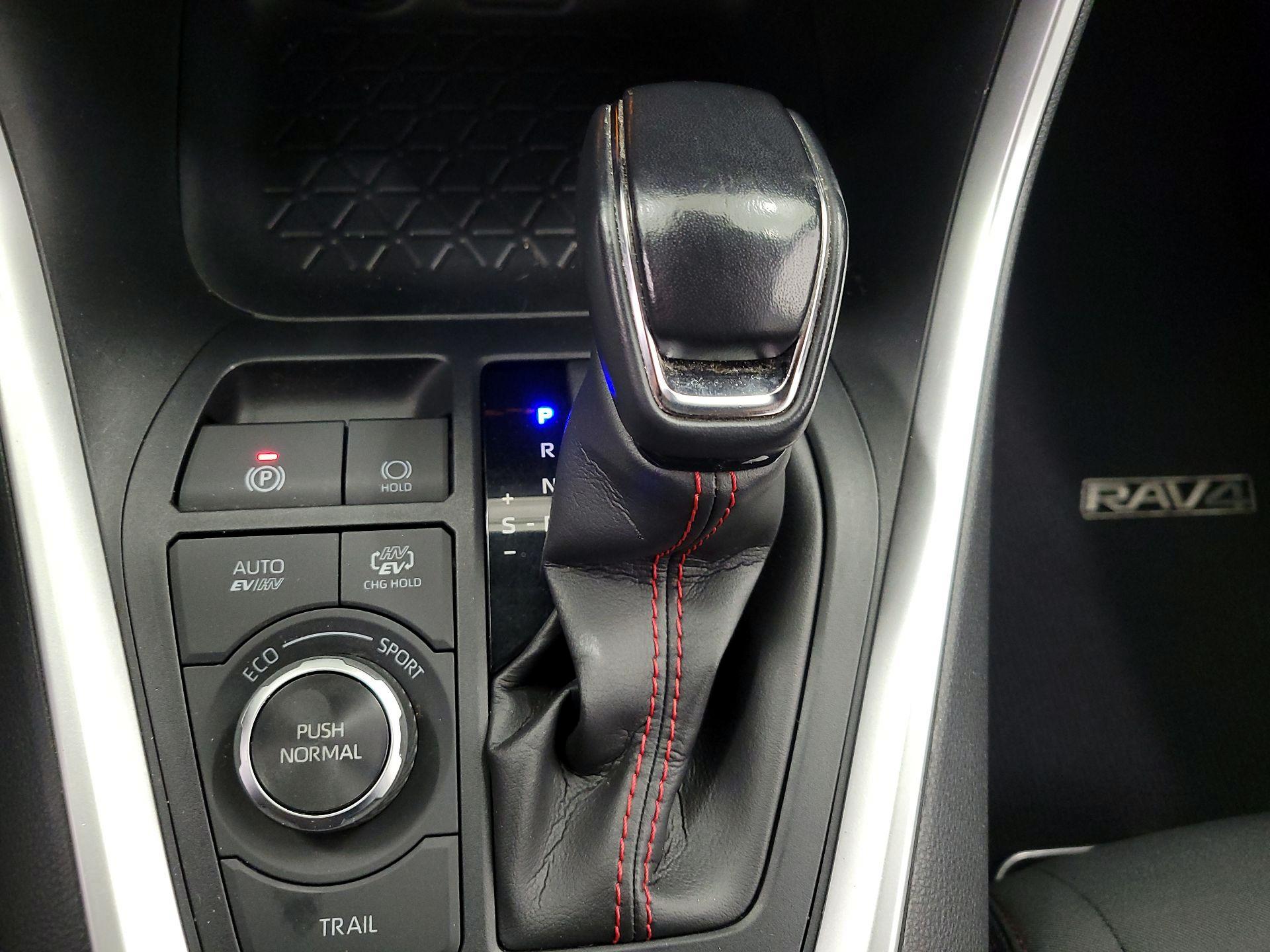 Thumbnail: 2021 Toyota RAV4 - 17