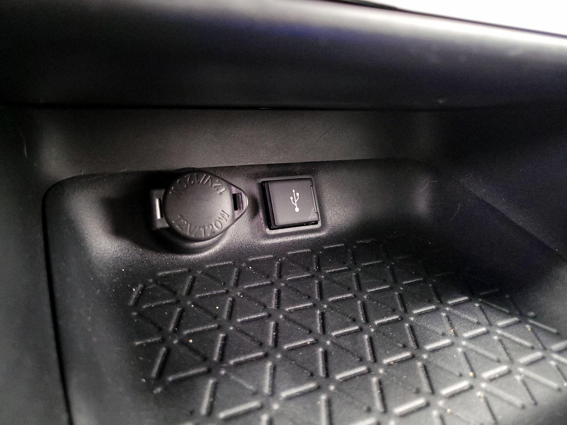 Thumbnail: 2021 Toyota RAV4 - 18