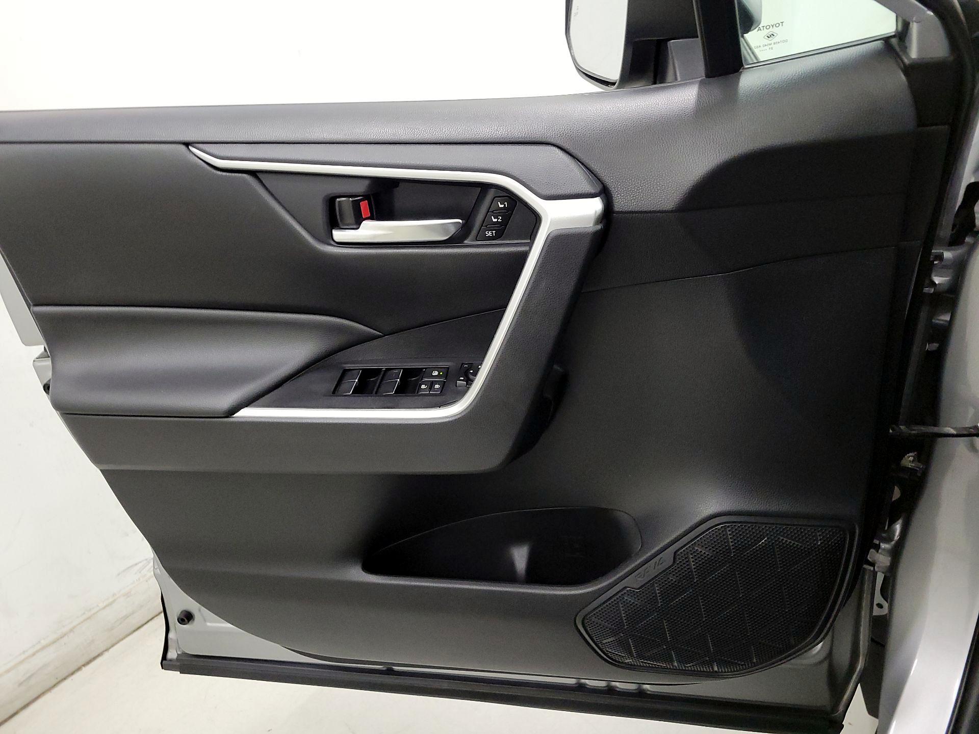 Thumbnail: 2021 Toyota RAV4 - 12