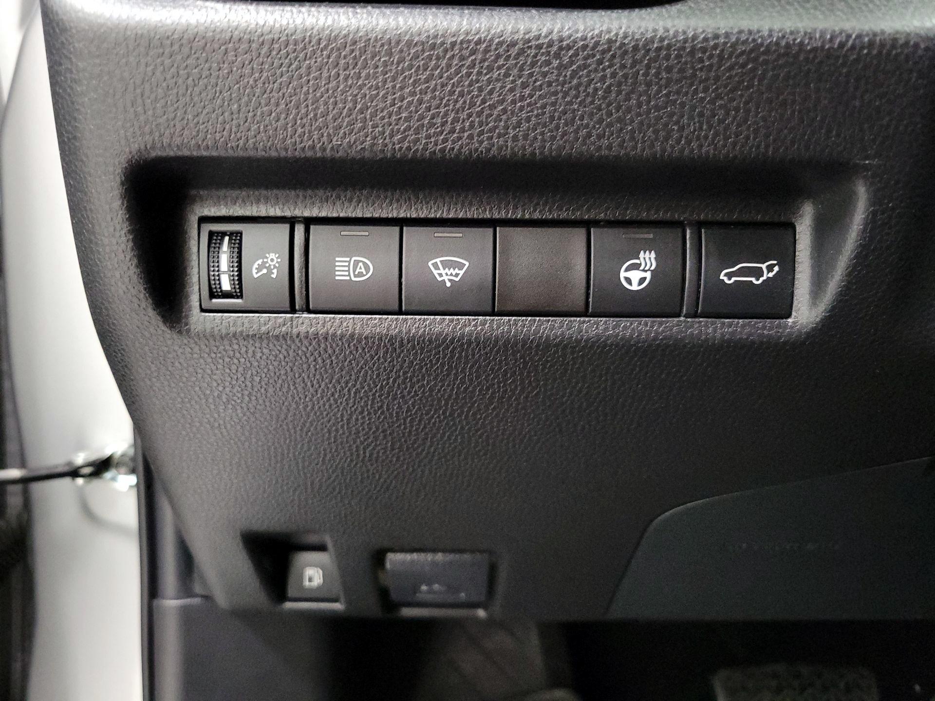 Thumbnail: 2021 Toyota RAV4 - 13