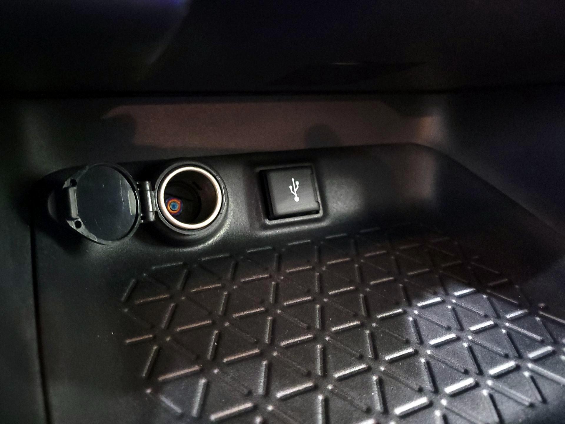 Thumbnail: 2020 Toyota RAV4 - 18