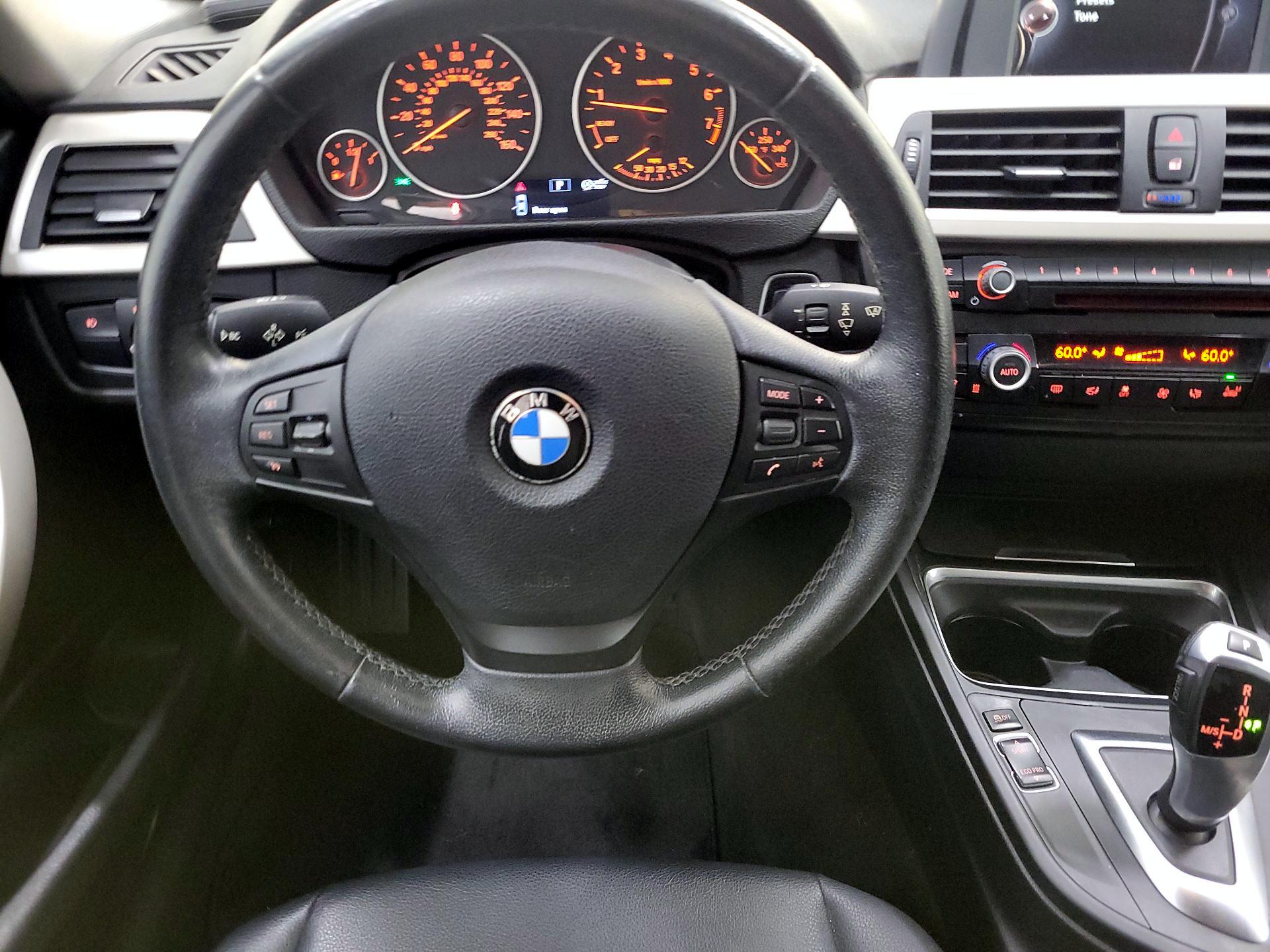 Thumbnail: 2015 BMW 3 Series - 10