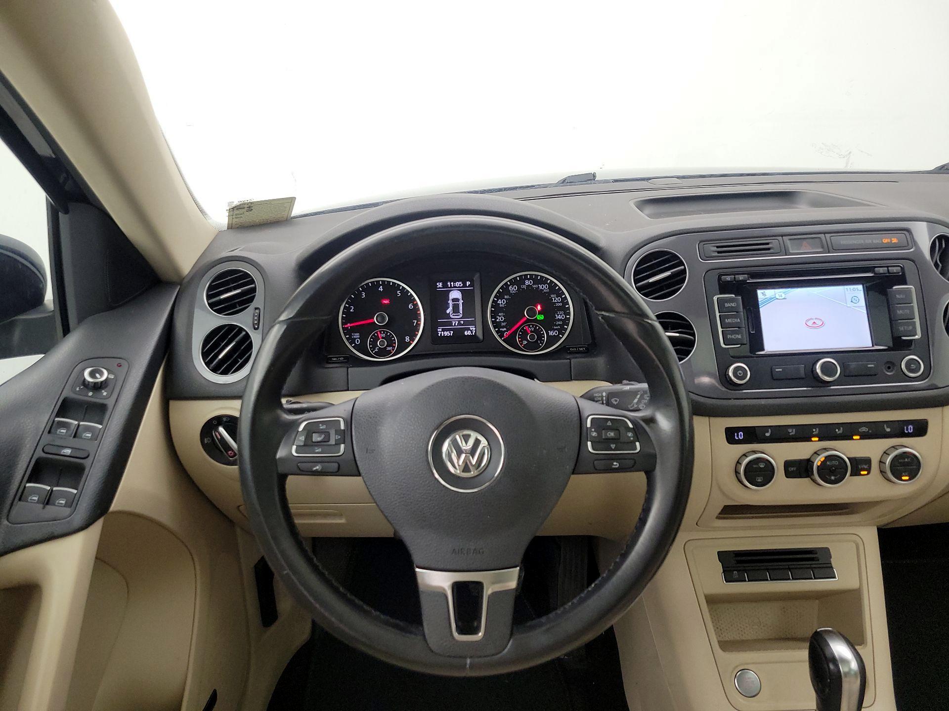 Thumbnail: 2014 Volkswagen Tiguan - 10