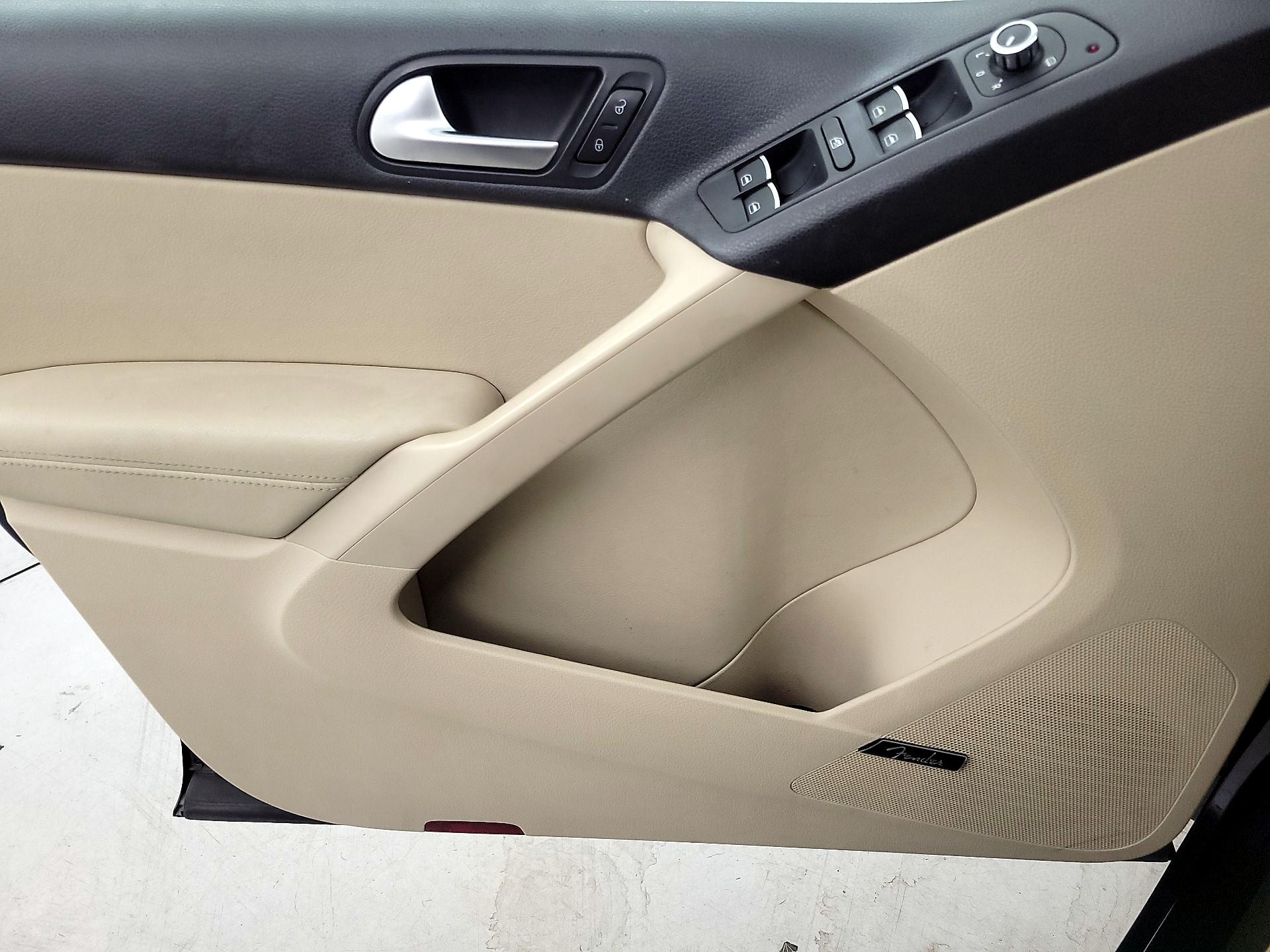 Thumbnail: 2014 Volkswagen Tiguan - 12
