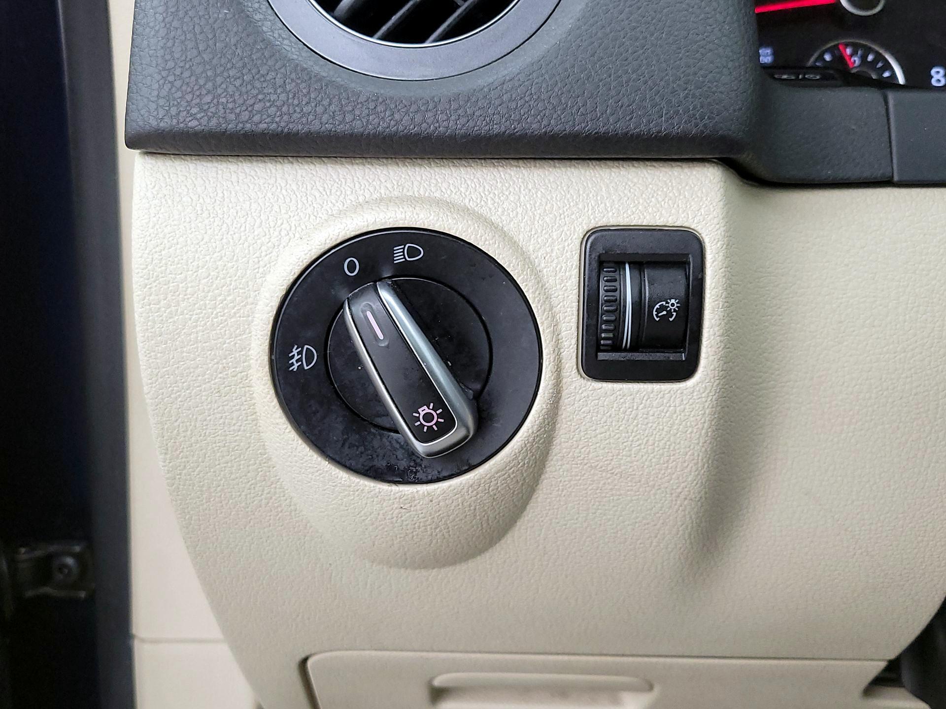 Thumbnail: 2014 Volkswagen Tiguan - 13