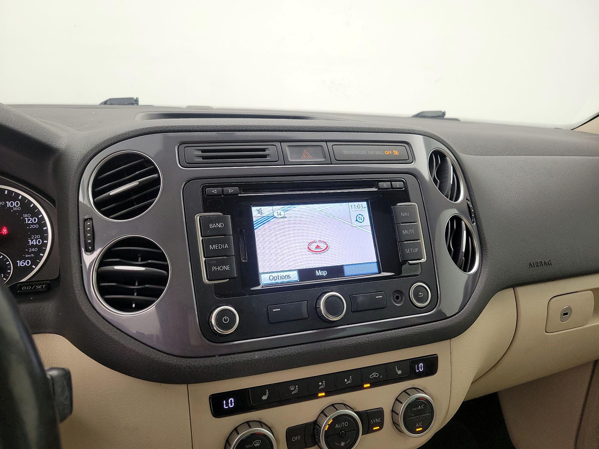 Thumbnail: 2014 Volkswagen Tiguan - 14