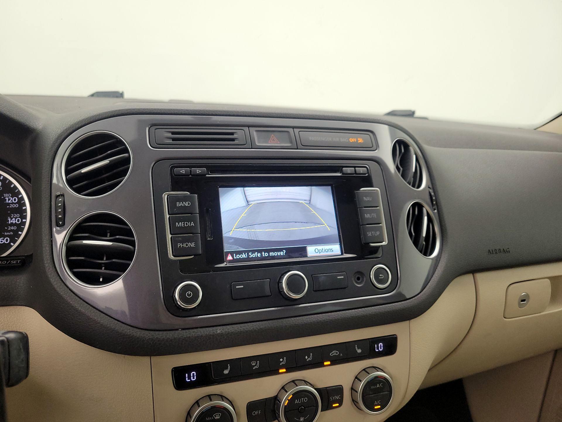 Thumbnail: 2014 Volkswagen Tiguan - 15