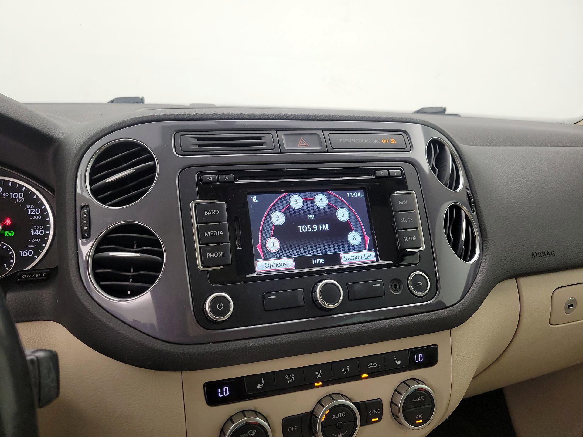 Thumbnail: 2014 Volkswagen Tiguan - 16