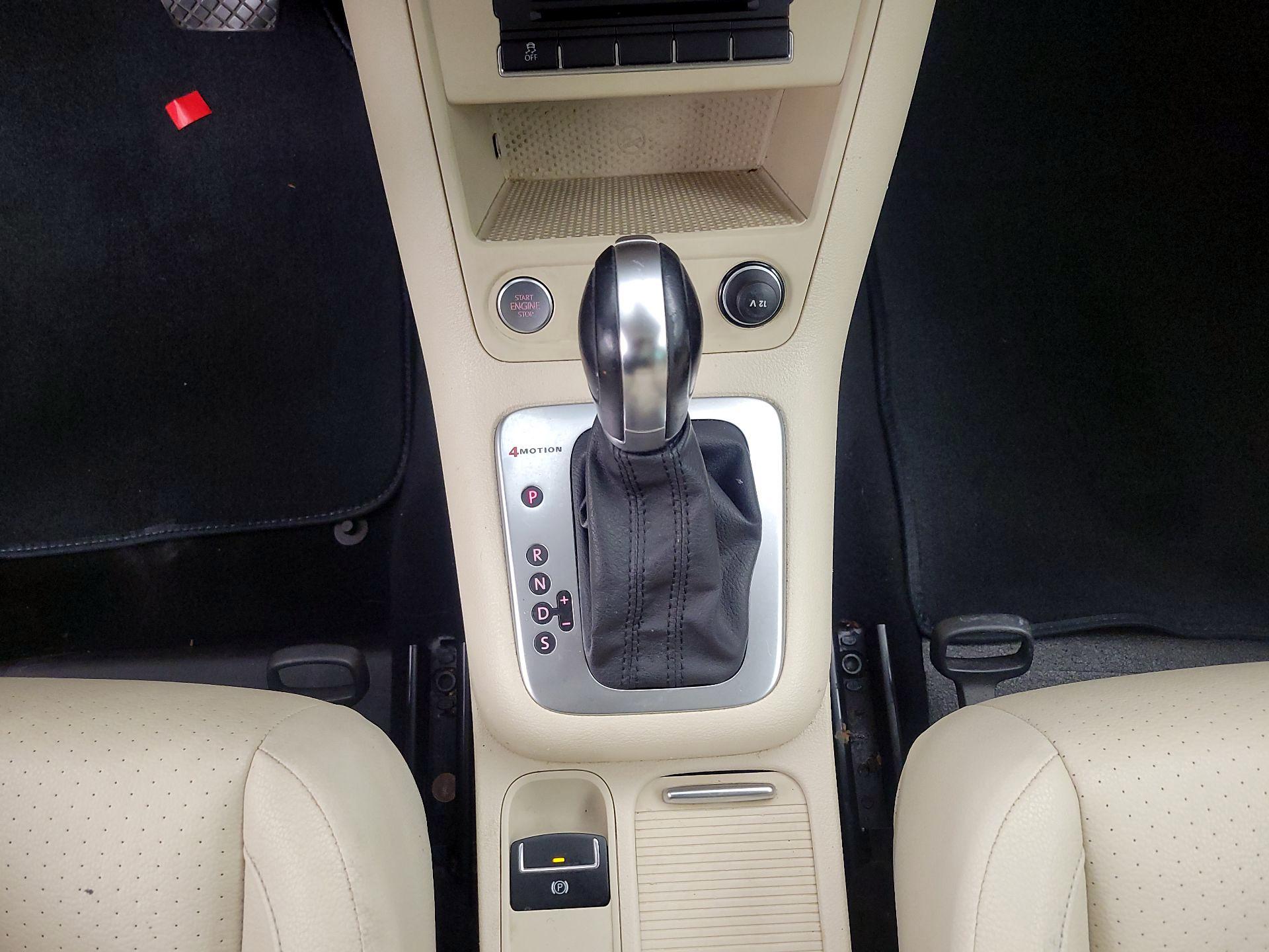 Thumbnail: 2014 Volkswagen Tiguan - 18