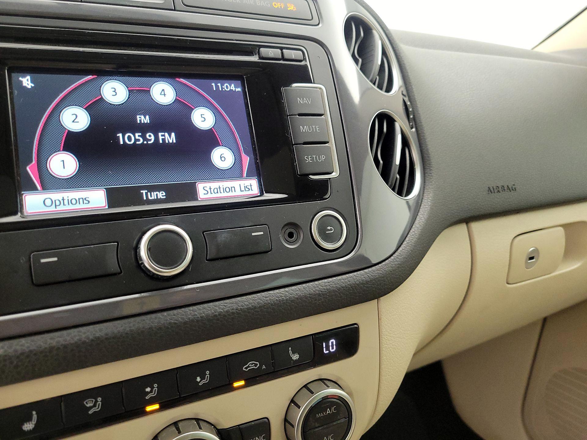 Thumbnail: 2014 Volkswagen Tiguan - 19