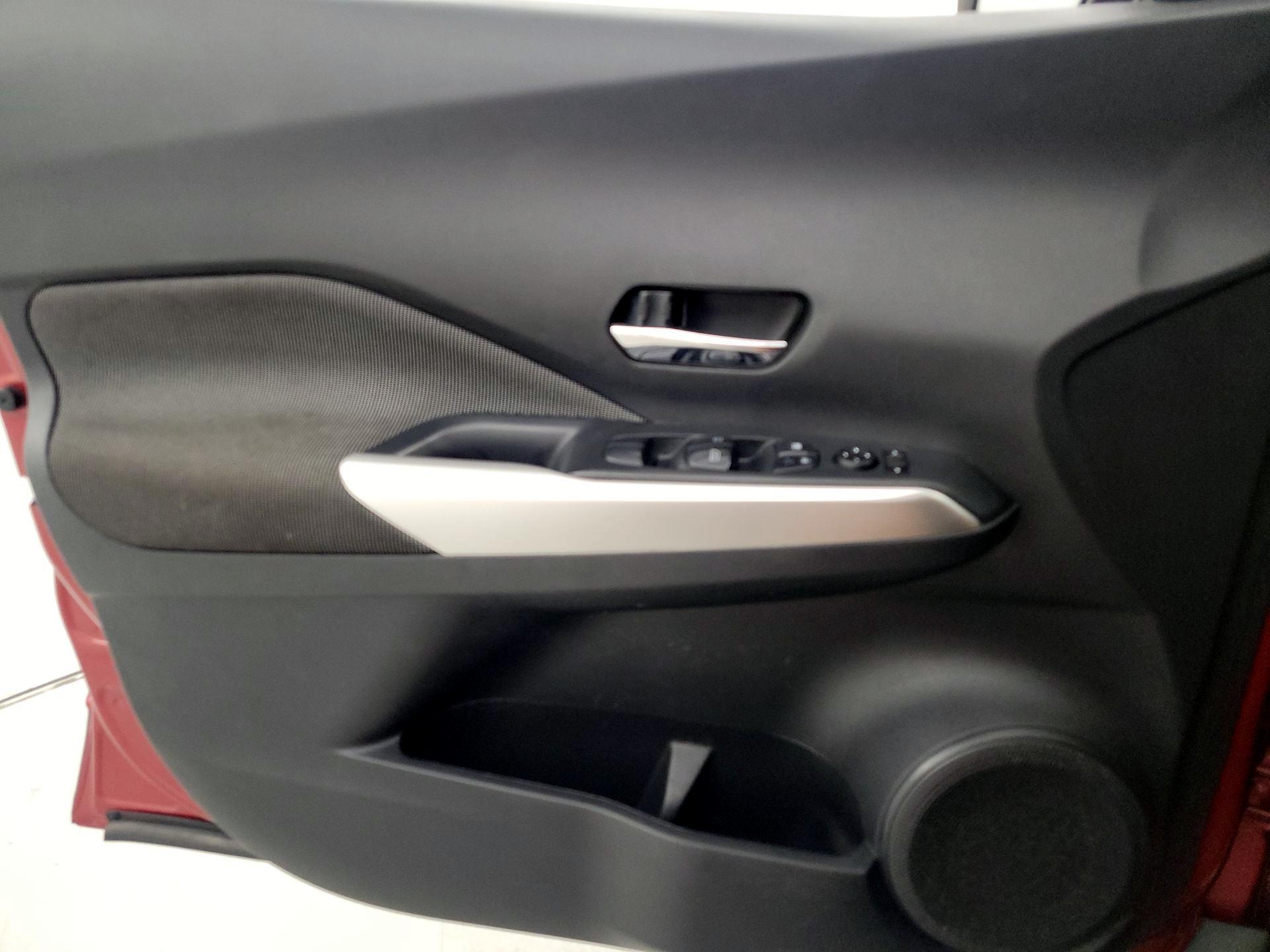 Thumbnail: 2018 Nissan Kicks - 12