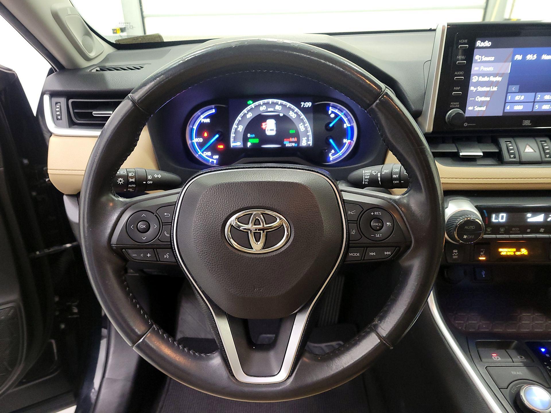 Thumbnail: 2020 Toyota RAV4 - 10