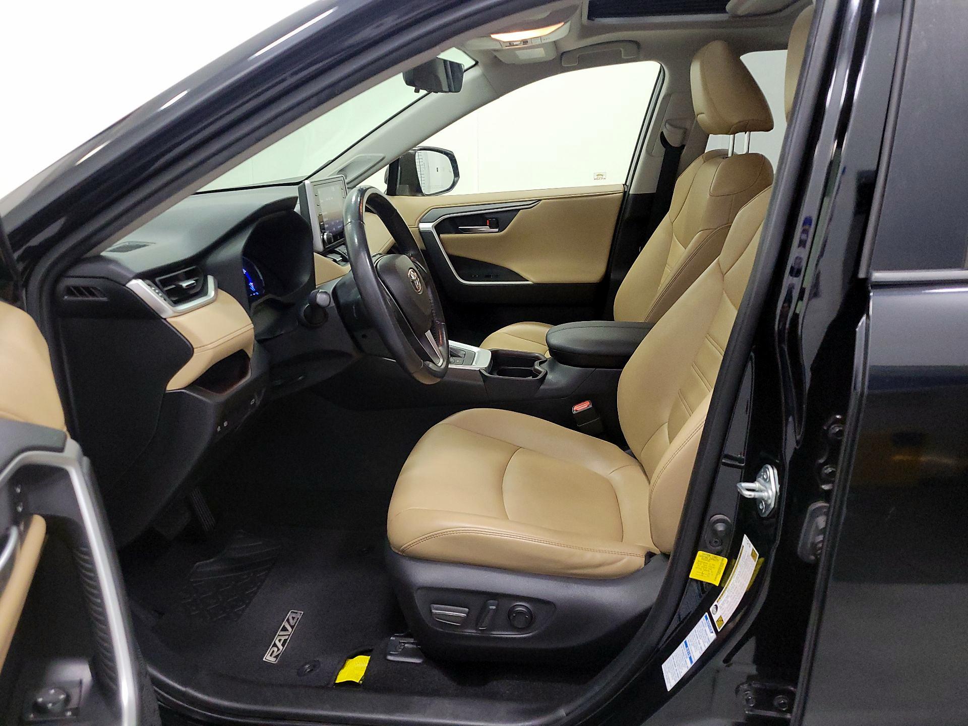 Thumbnail: 2020 Toyota RAV4 - 11