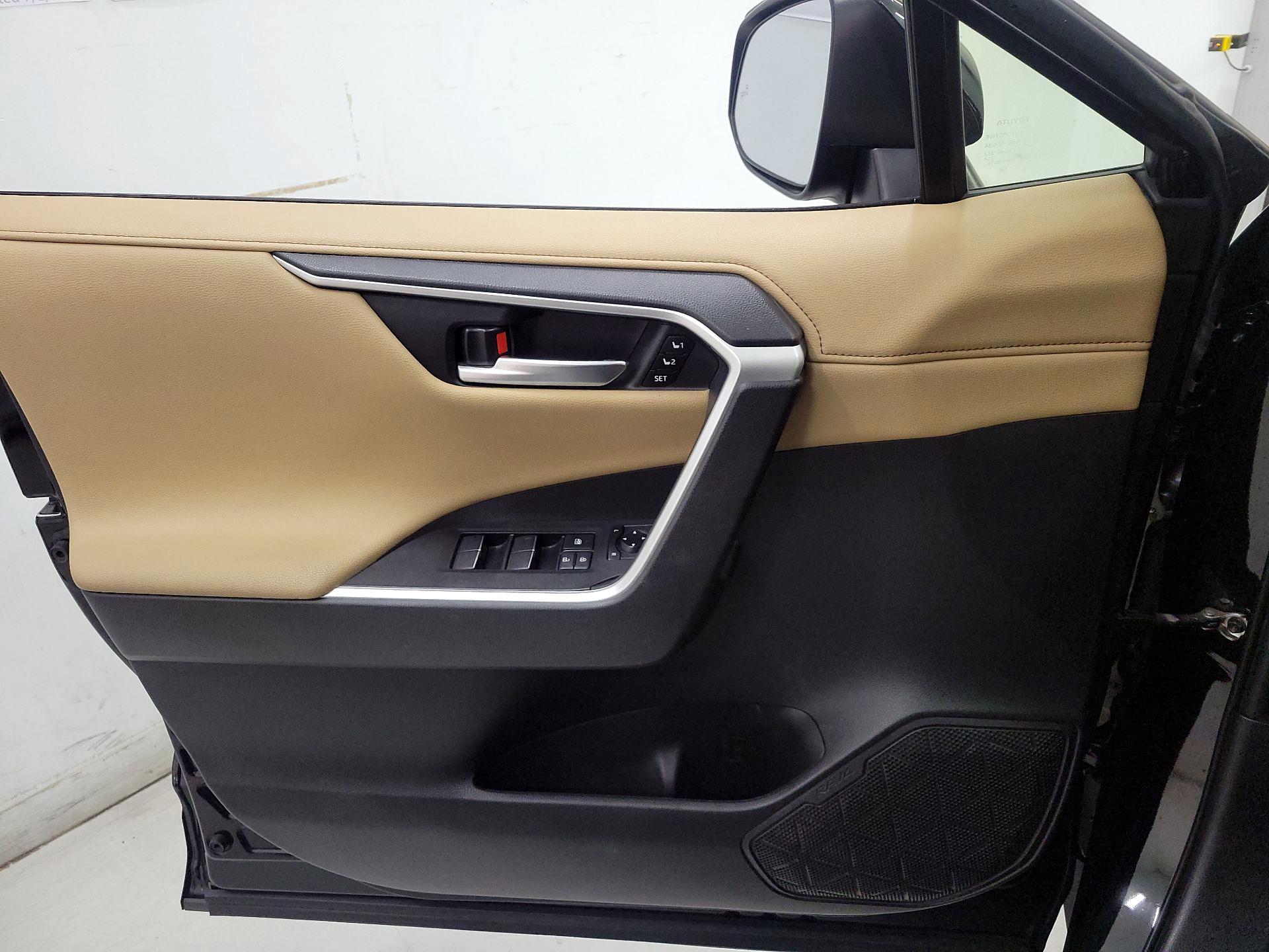 Thumbnail: 2020 Toyota RAV4 - 12