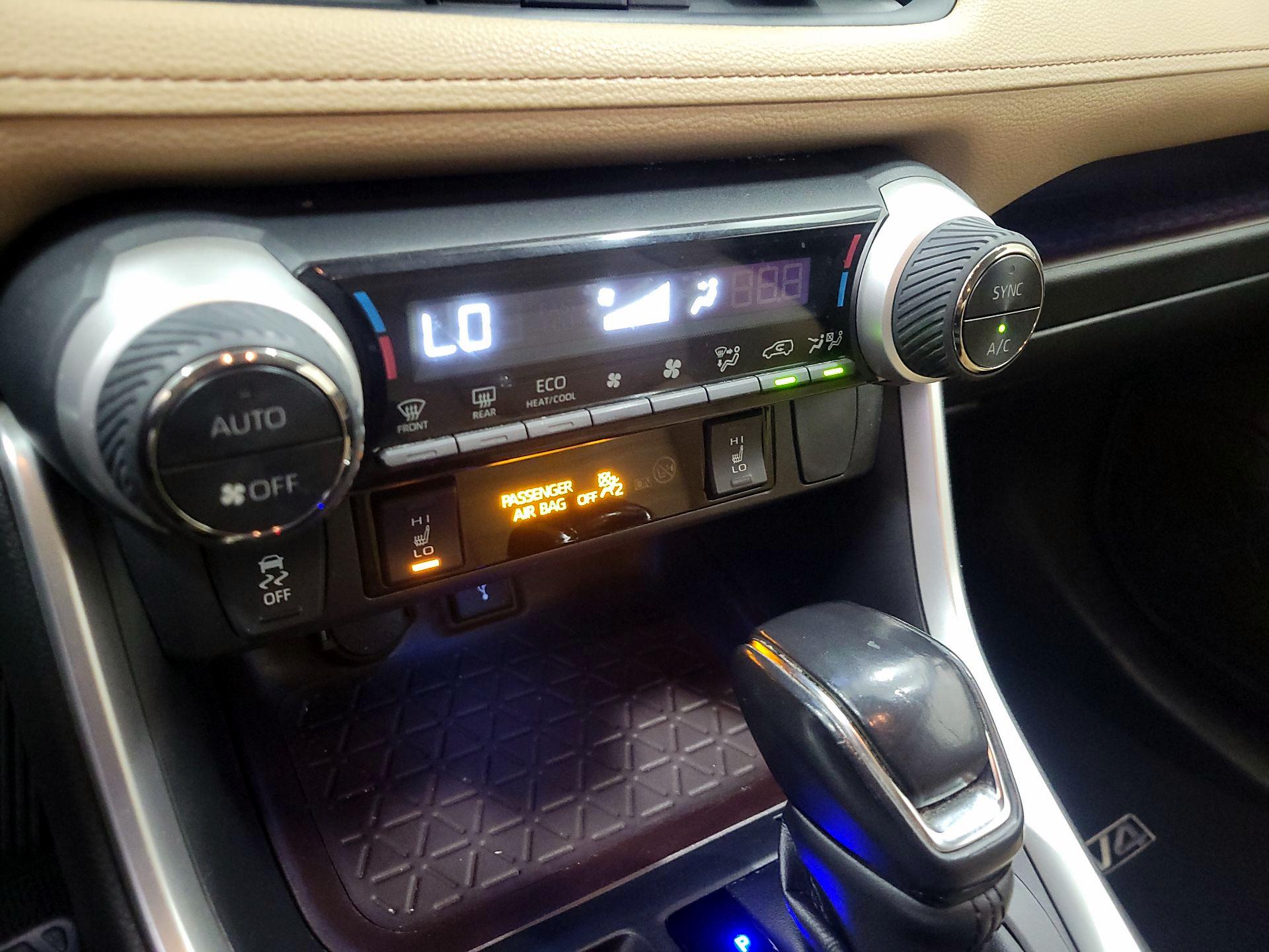 Thumbnail: 2020 Toyota RAV4 - 16