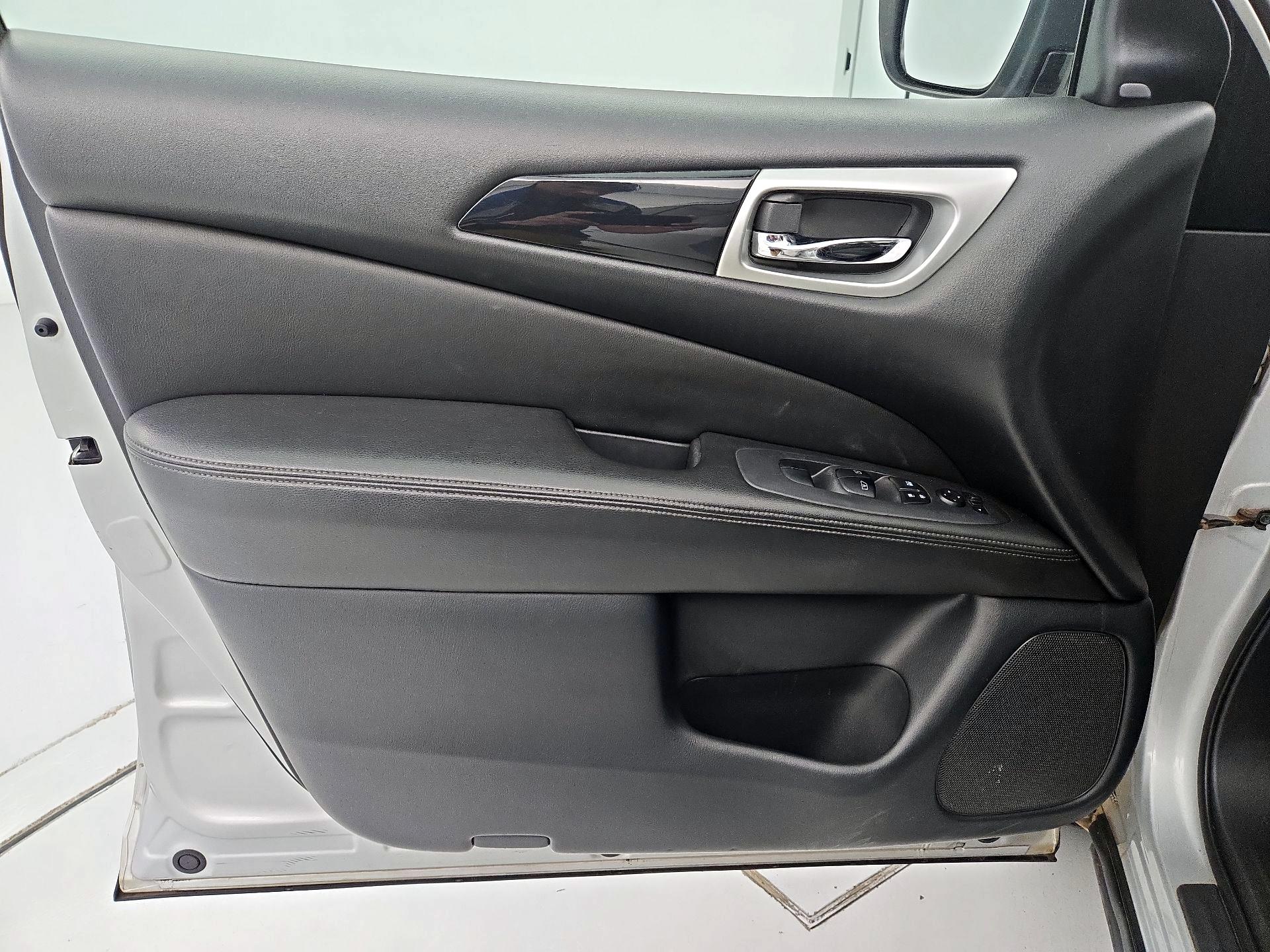 Thumbnail: 2019 Nissan Pathfinder - 12