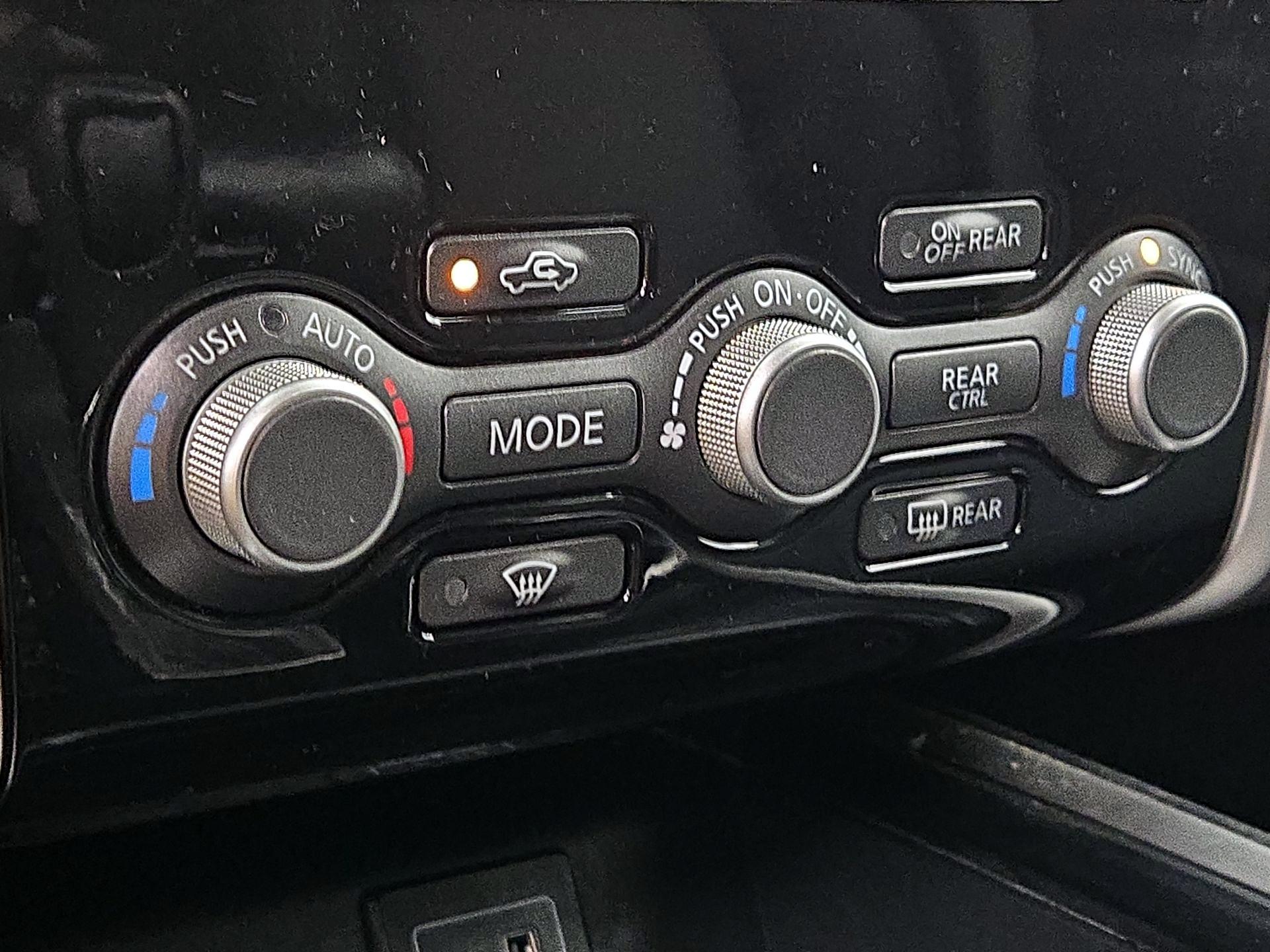 Thumbnail: 2019 Nissan Pathfinder - 16