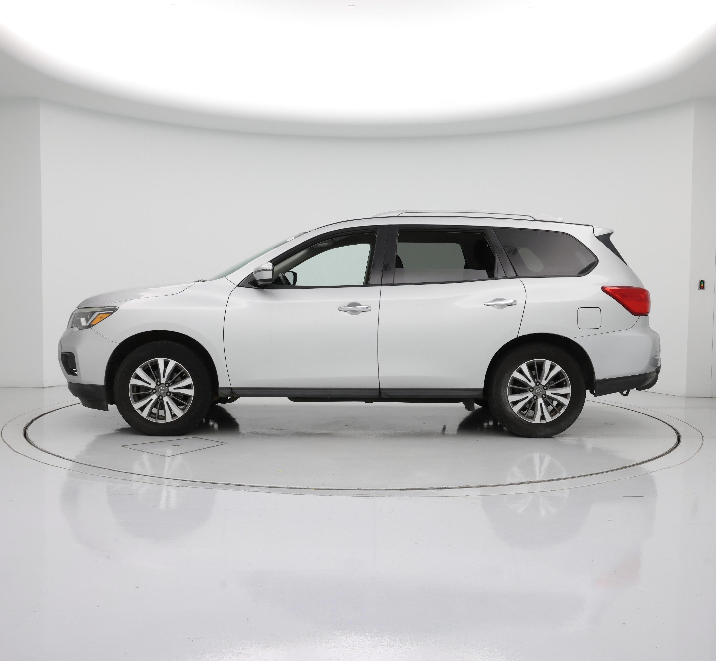 Thumbnail: 2019 Nissan Pathfinder - 3