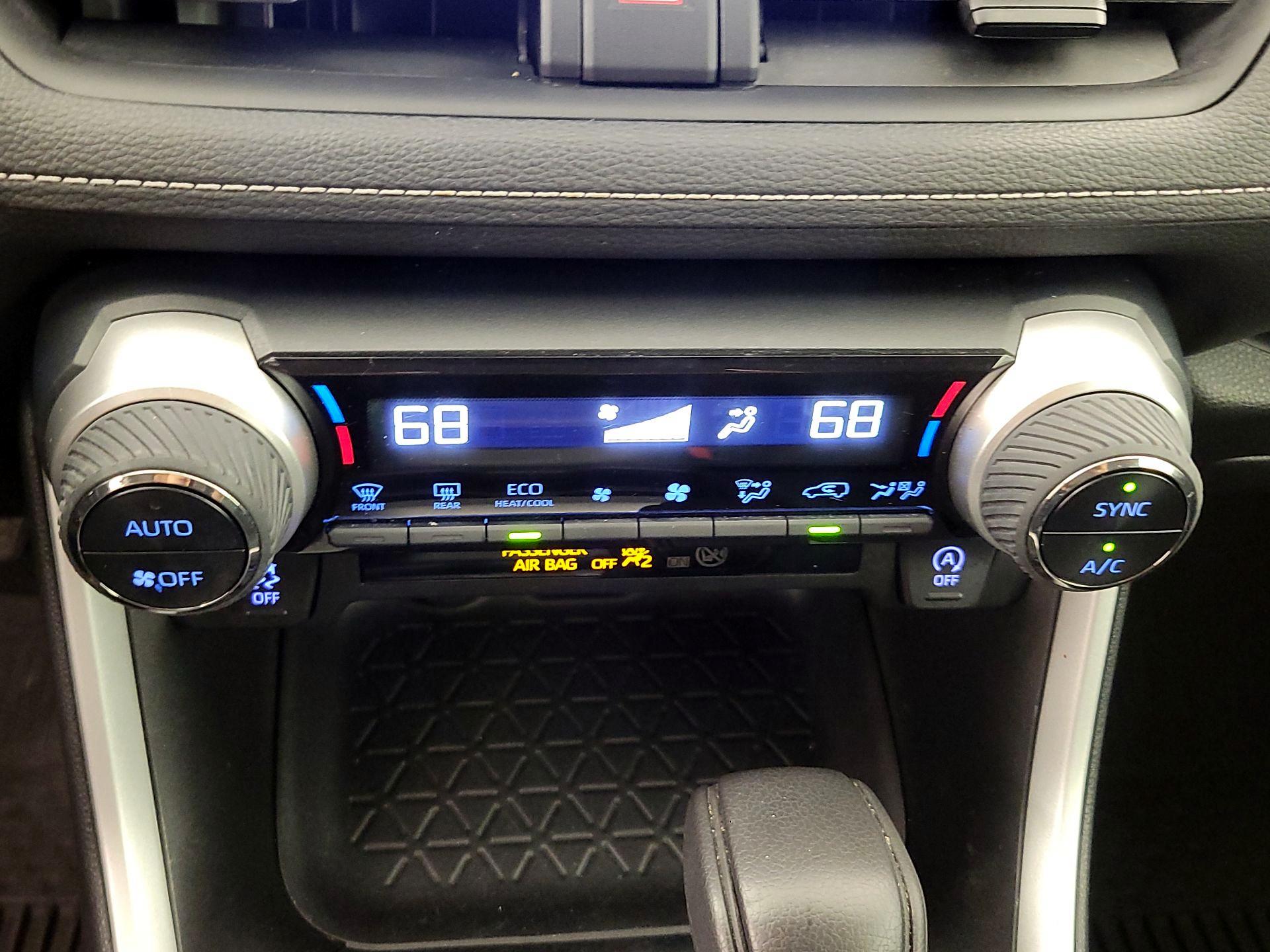 Thumbnail: 2020 Toyota RAV4 - 16