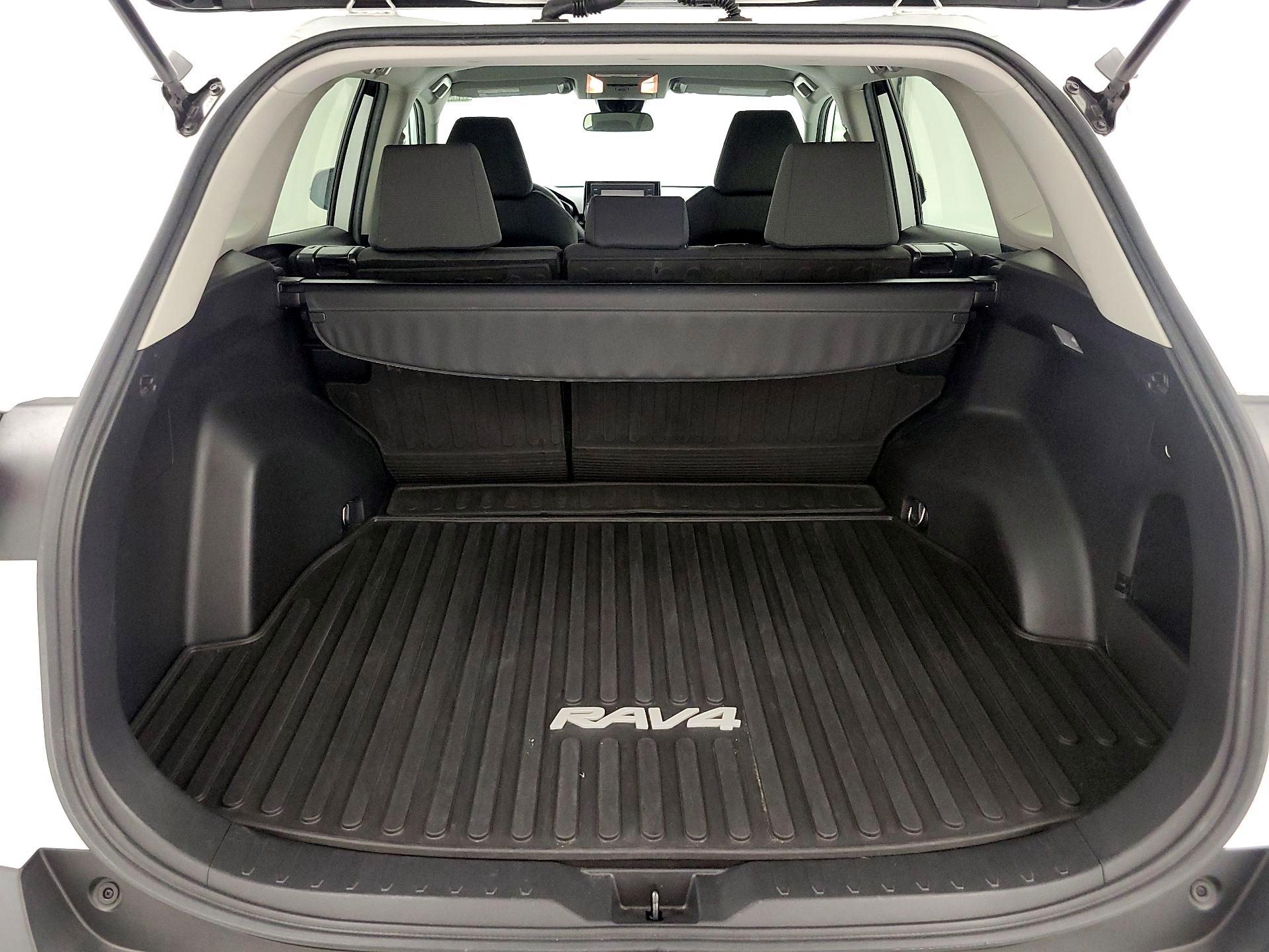 Thumbnail: 2020 Toyota RAV4 - 20