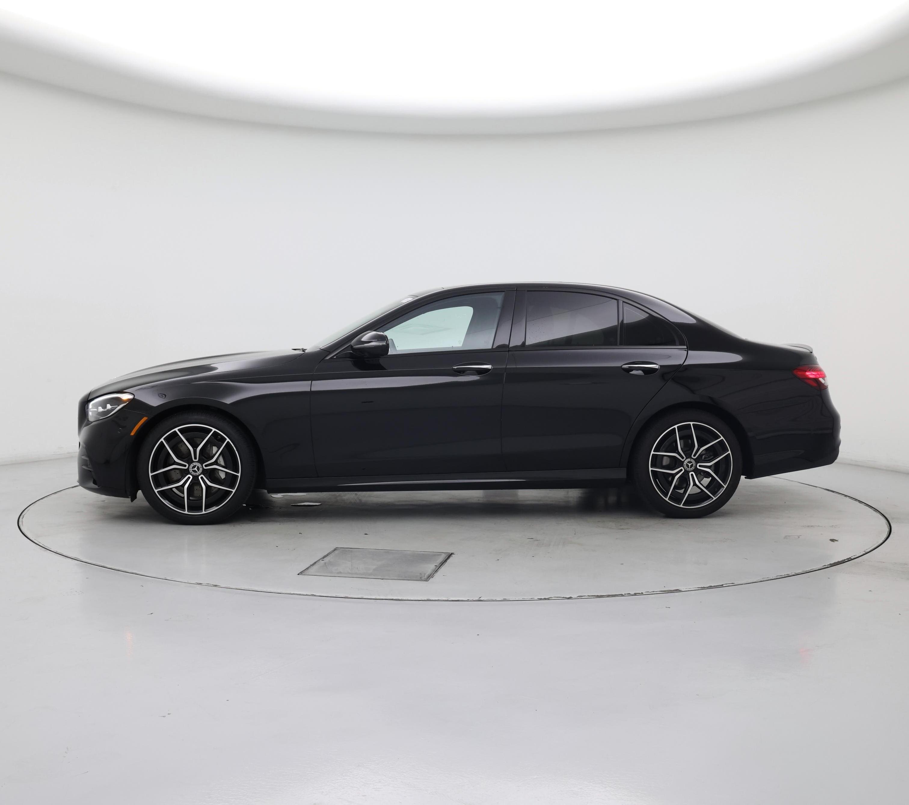 Thumbnail: 2022 Mercedes-Benz E-Class - 3