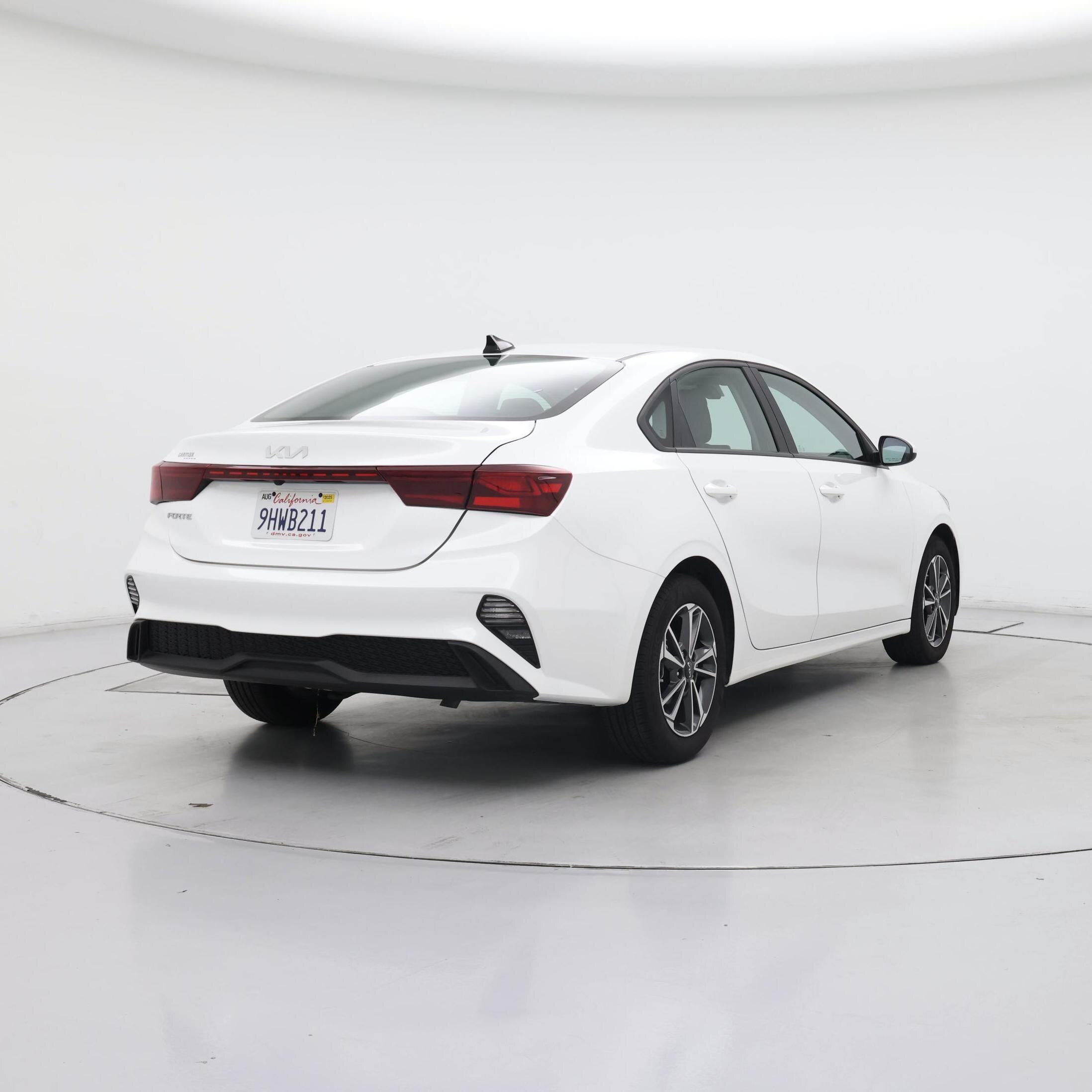 Thumbnail: 2023 Kia Forte - 8