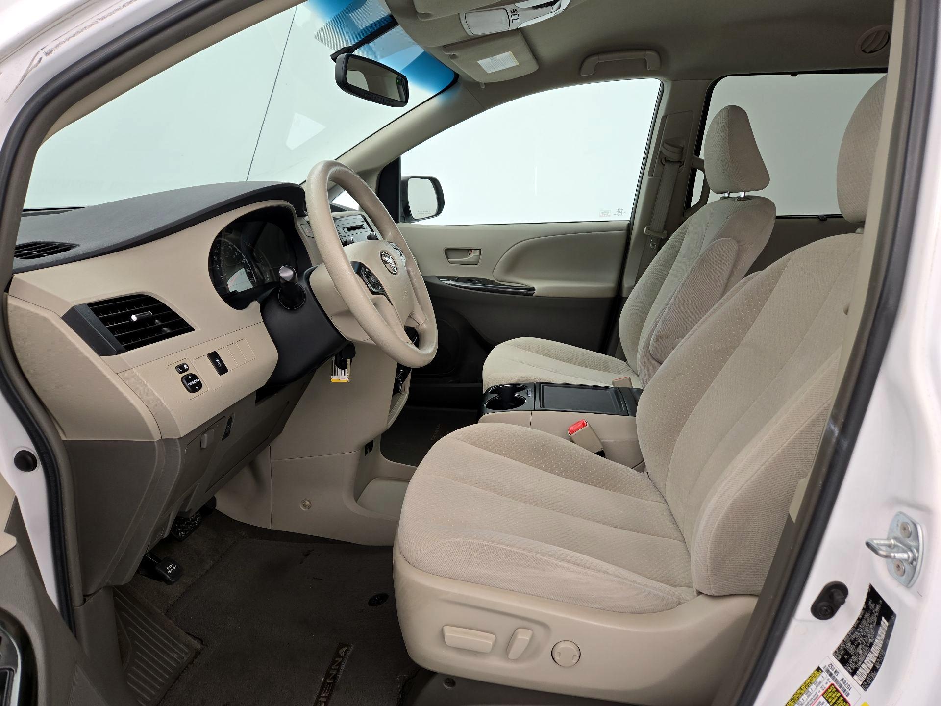 Thumbnail: 2013 Toyota Sienna - 11