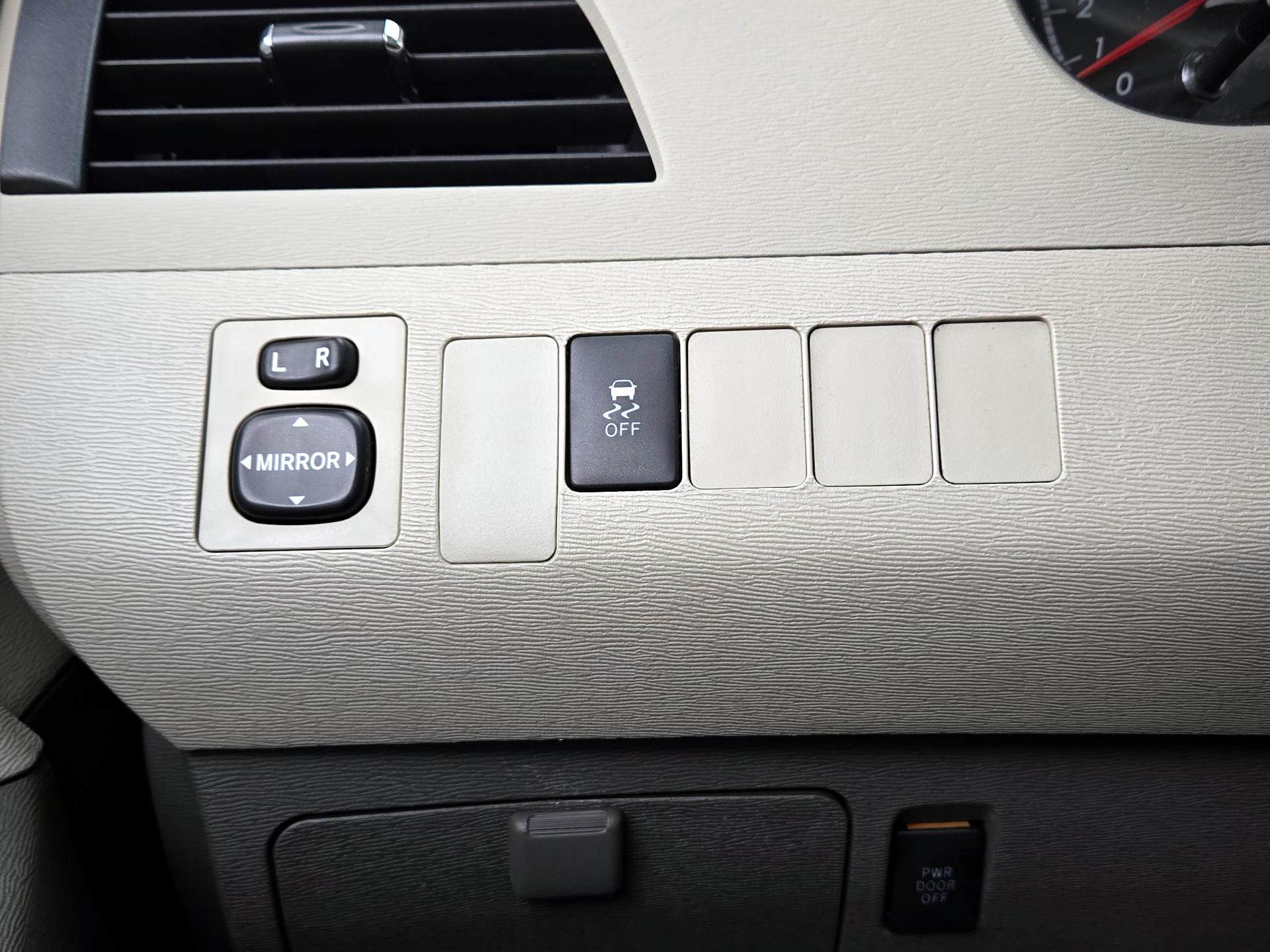 Thumbnail: 2013 Toyota Sienna - 13