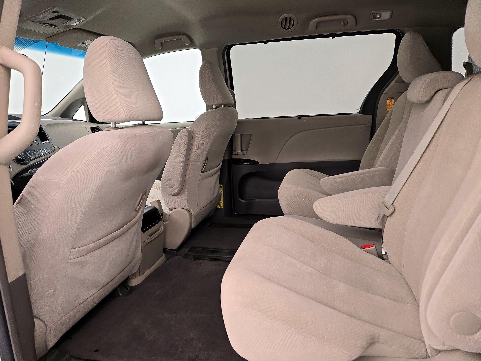 Thumbnail: 2013 Toyota Sienna - 19