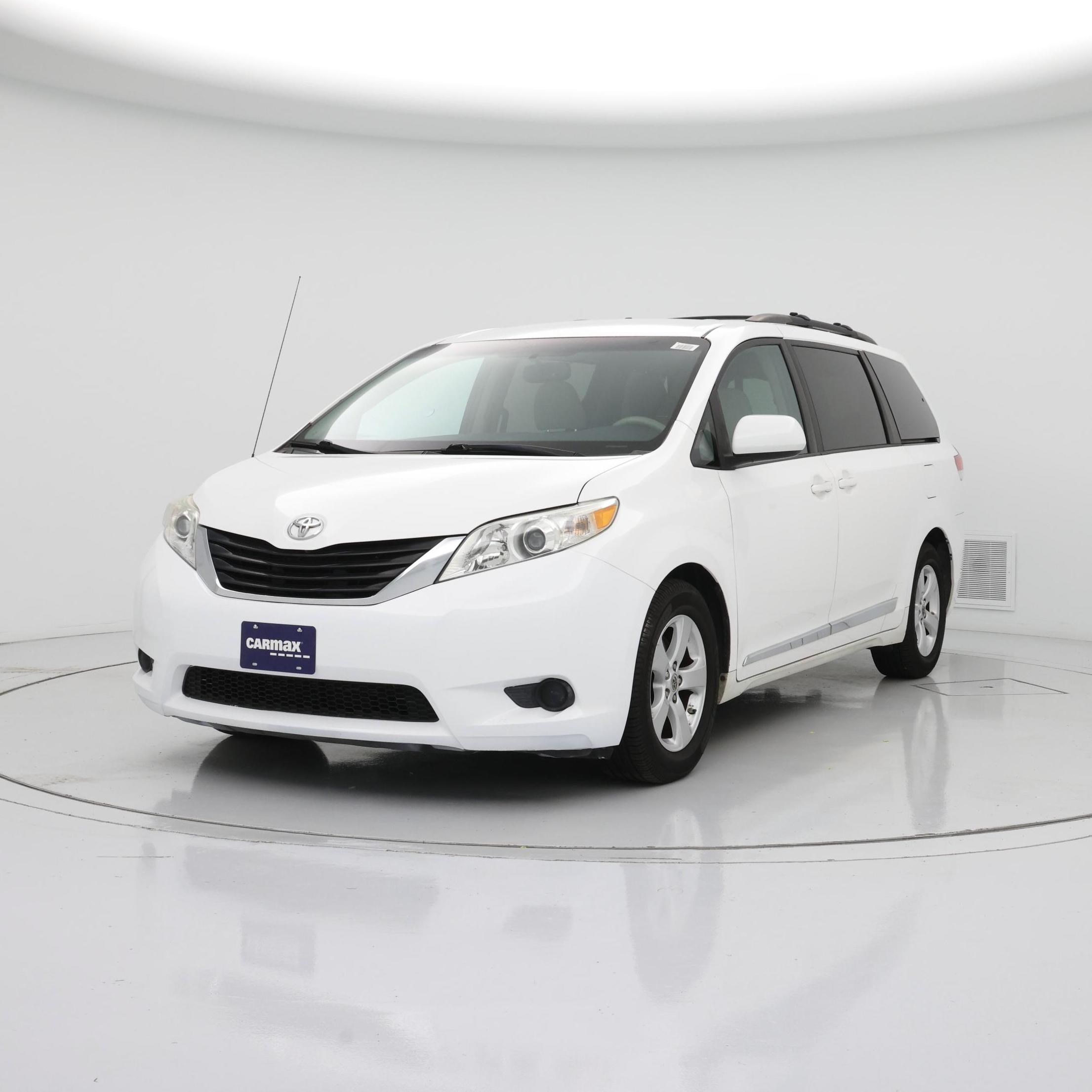 Thumbnail: 2013 Toyota Sienna - 4