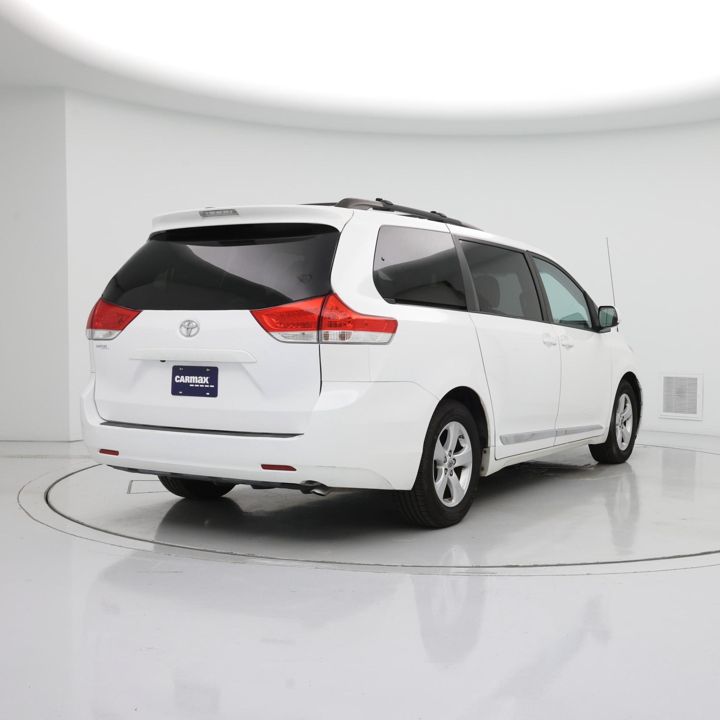 Thumbnail: 2013 Toyota Sienna - 8