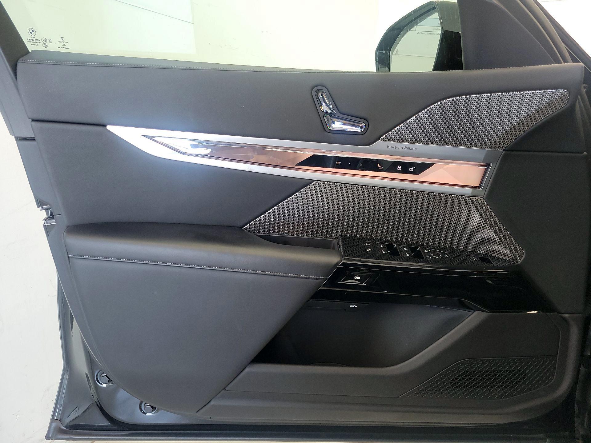 Thumbnail: 2023 BMW 7 Series - 12