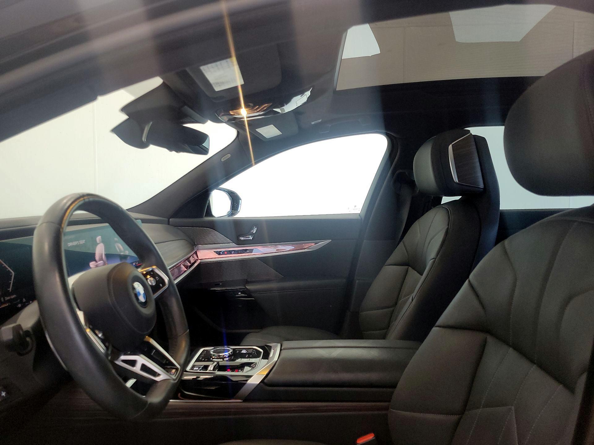 Thumbnail: 2023 BMW 7 Series - 19