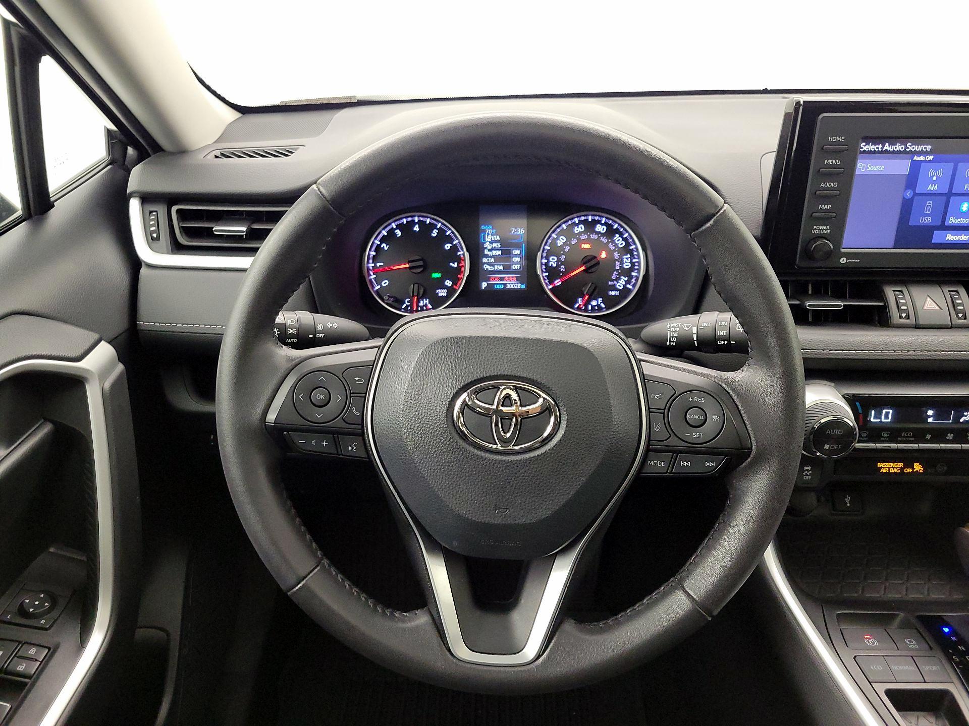 Thumbnail: 2022 Toyota RAV4 - 10