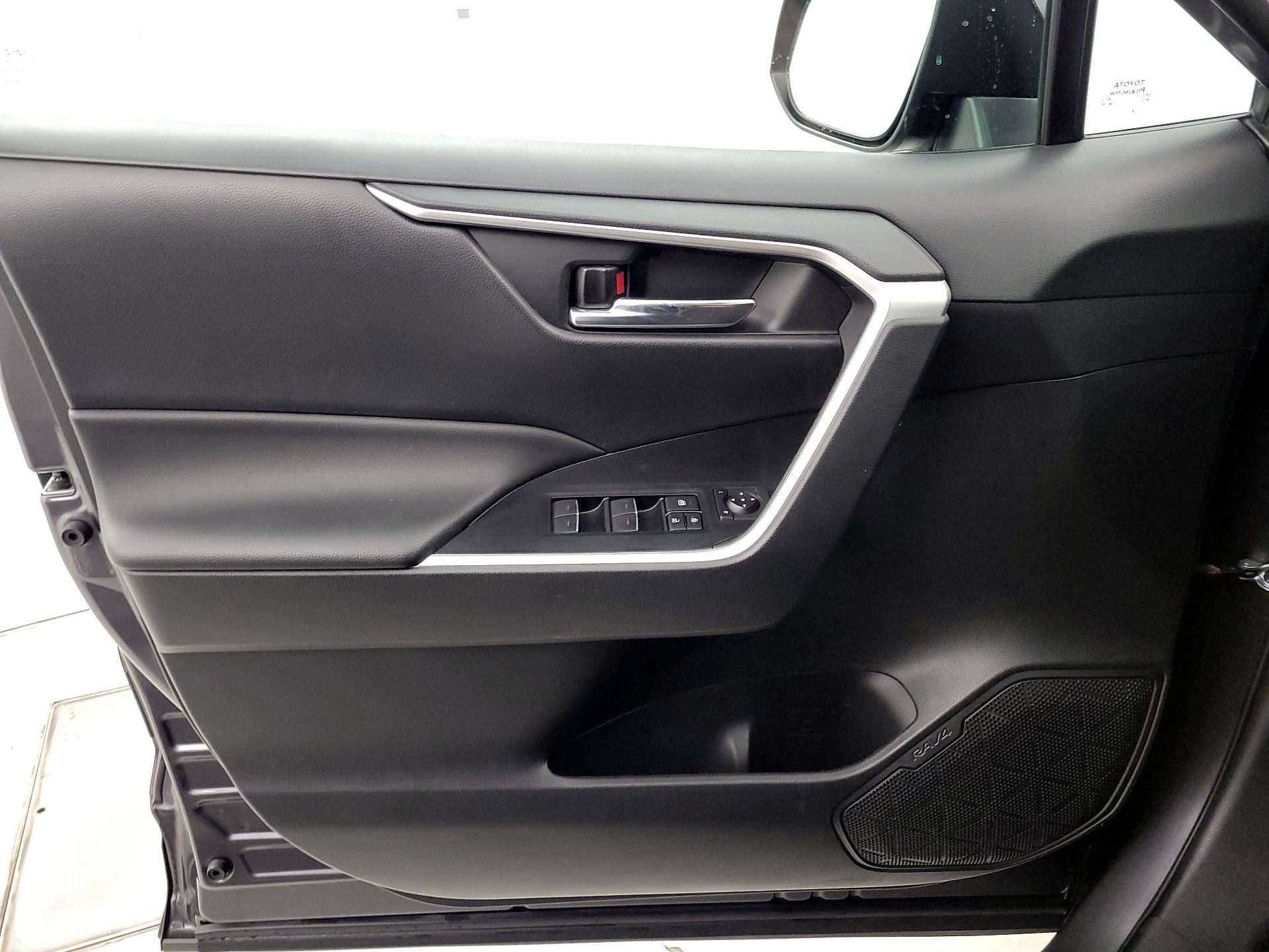 Thumbnail: 2022 Toyota RAV4 - 12