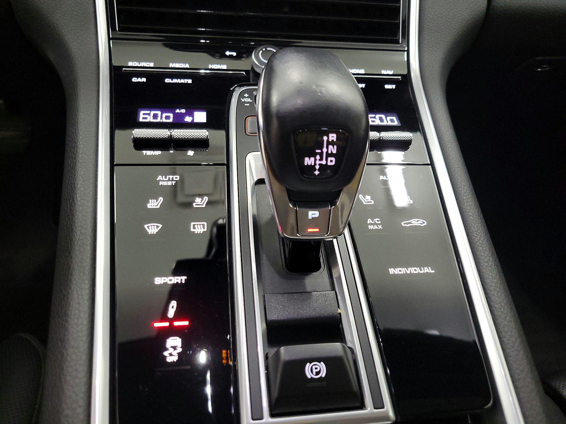 Thumbnail: 2023 Porsche Panamera - 18