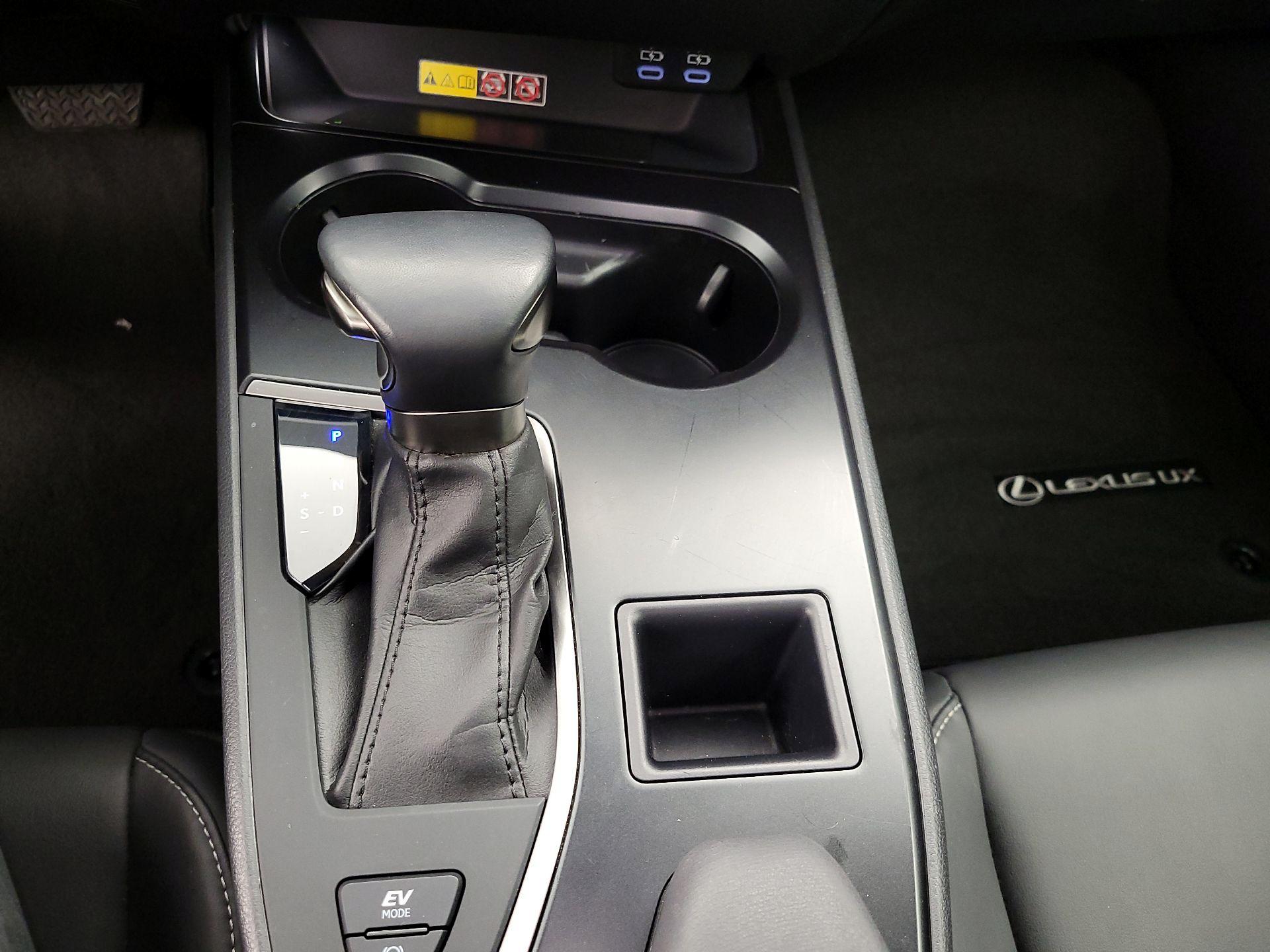 Thumbnail: 2023 Lexus UX - 17